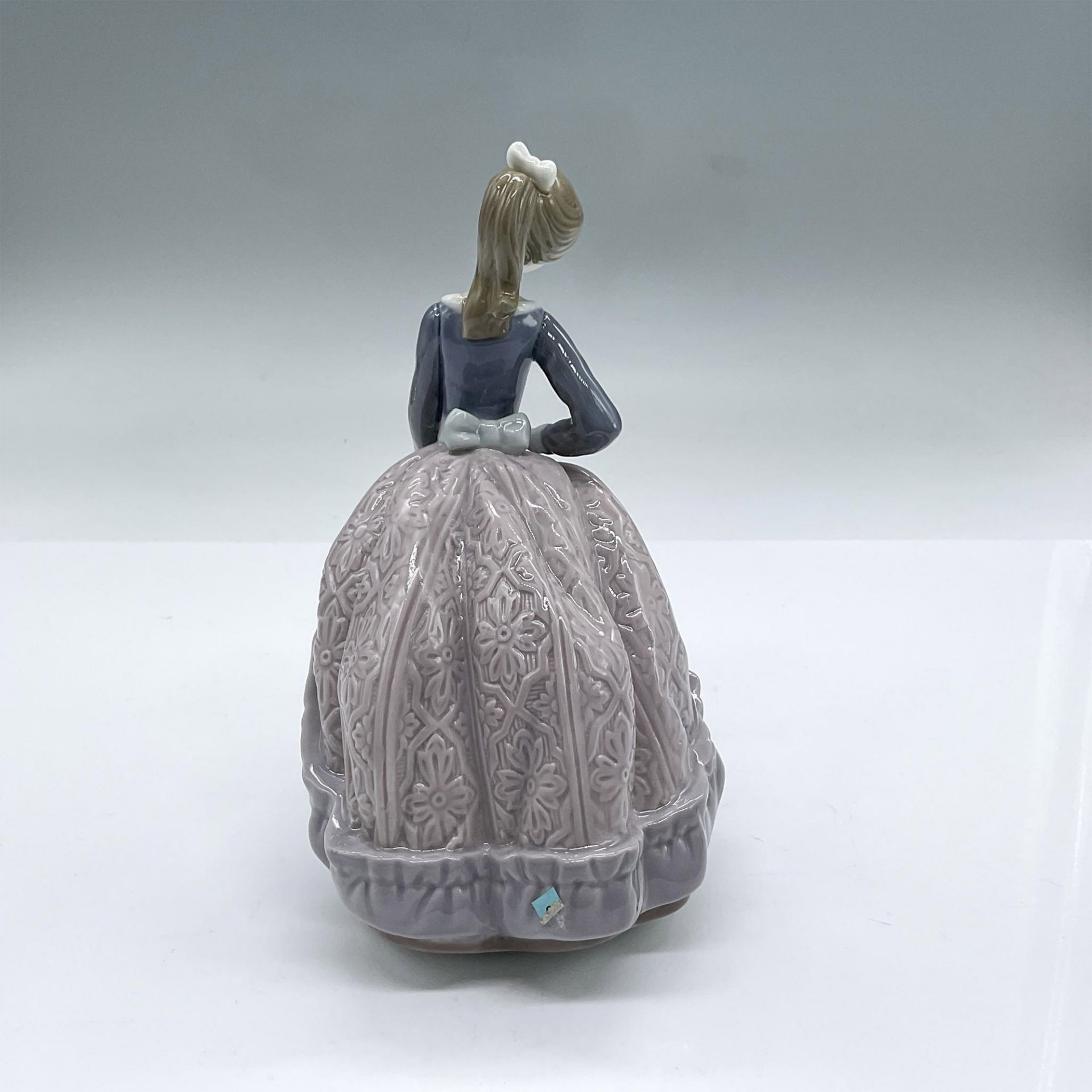 Evita 1005212 - Lladro Porcelain Figurine - Bild 2 aus 3