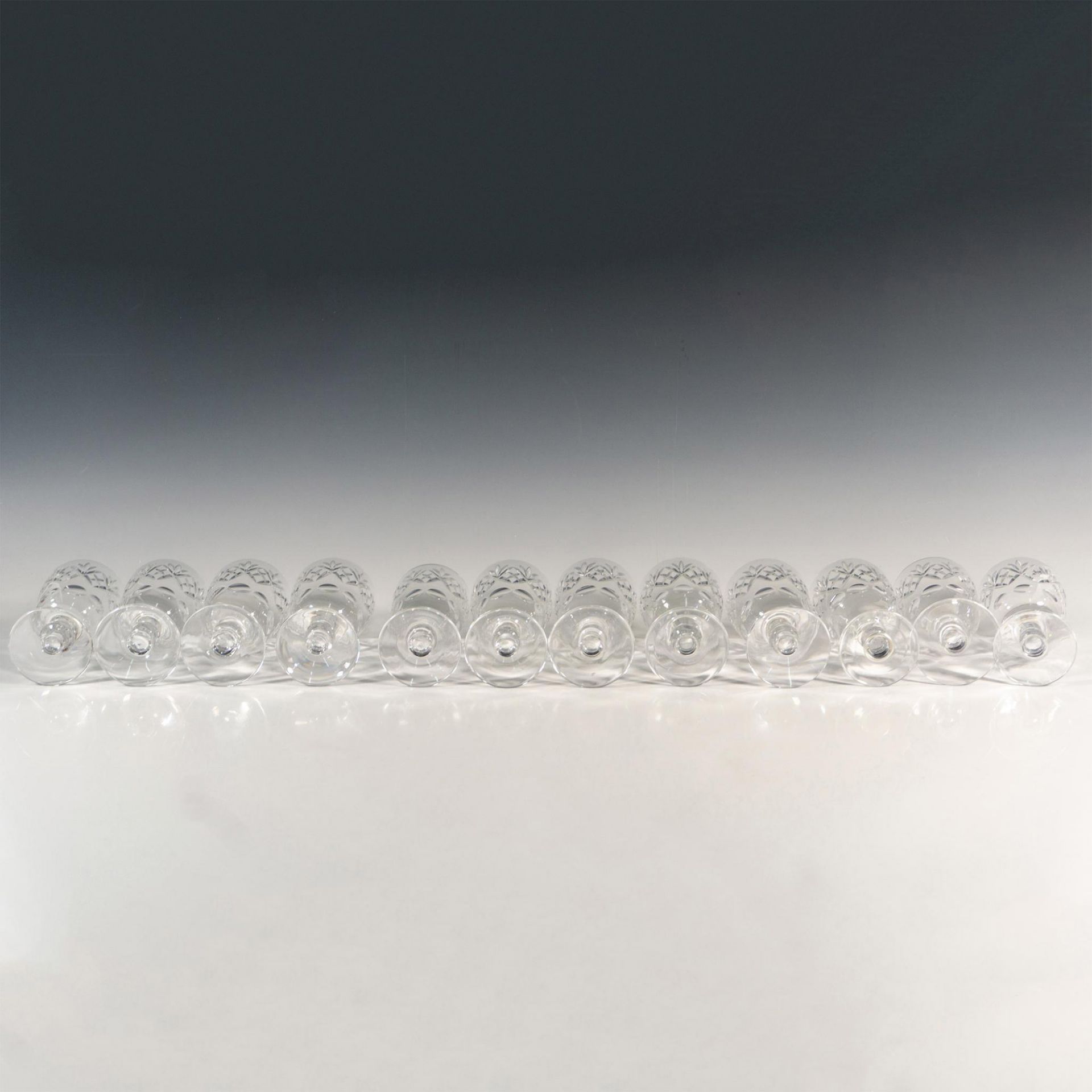 12pc Royal Doulton Georgian Cut Crystal Wine Glasses - Bild 2 aus 3