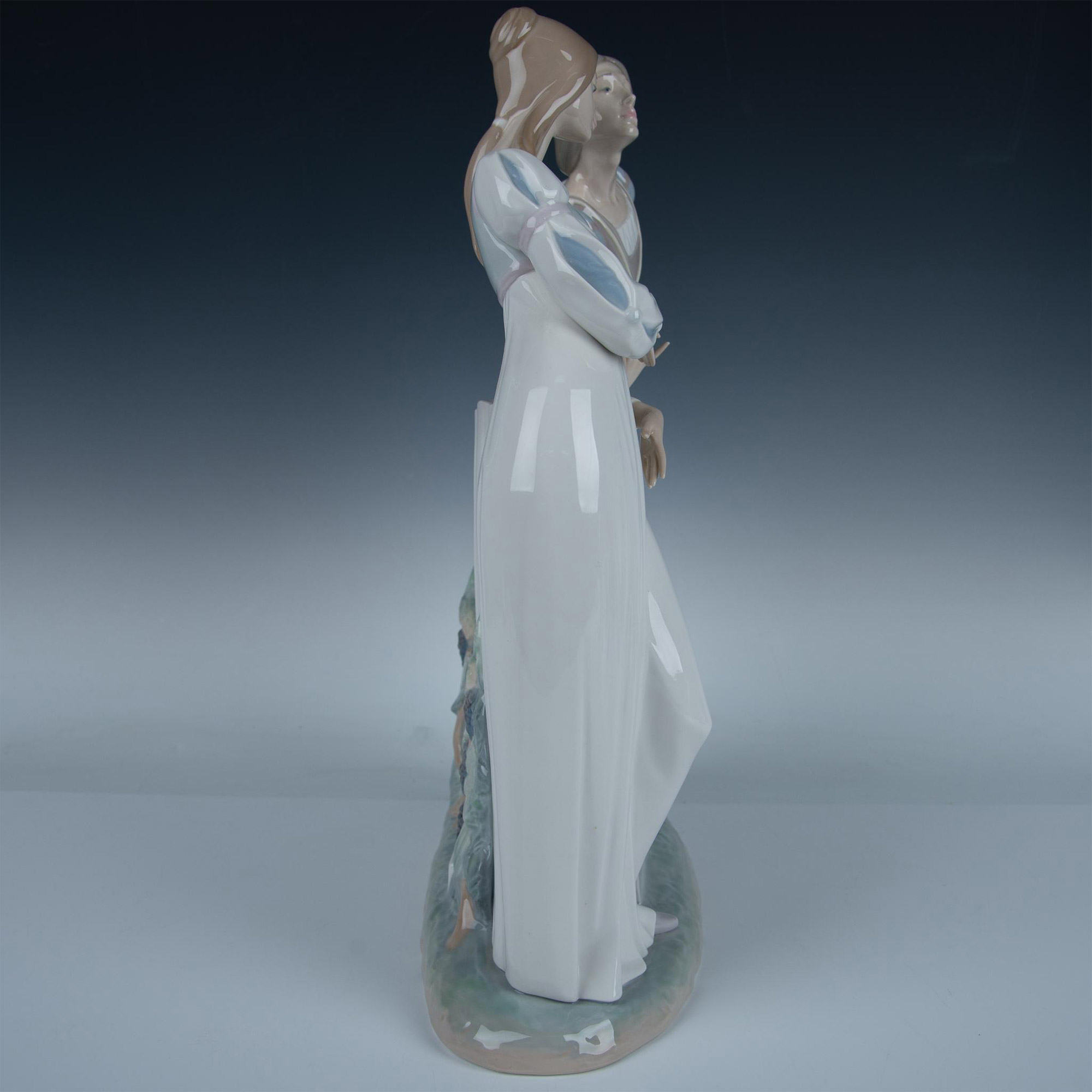 Romeo and Juliet 1004750 - Lladro Porcelain Figurine - Image 4 of 9