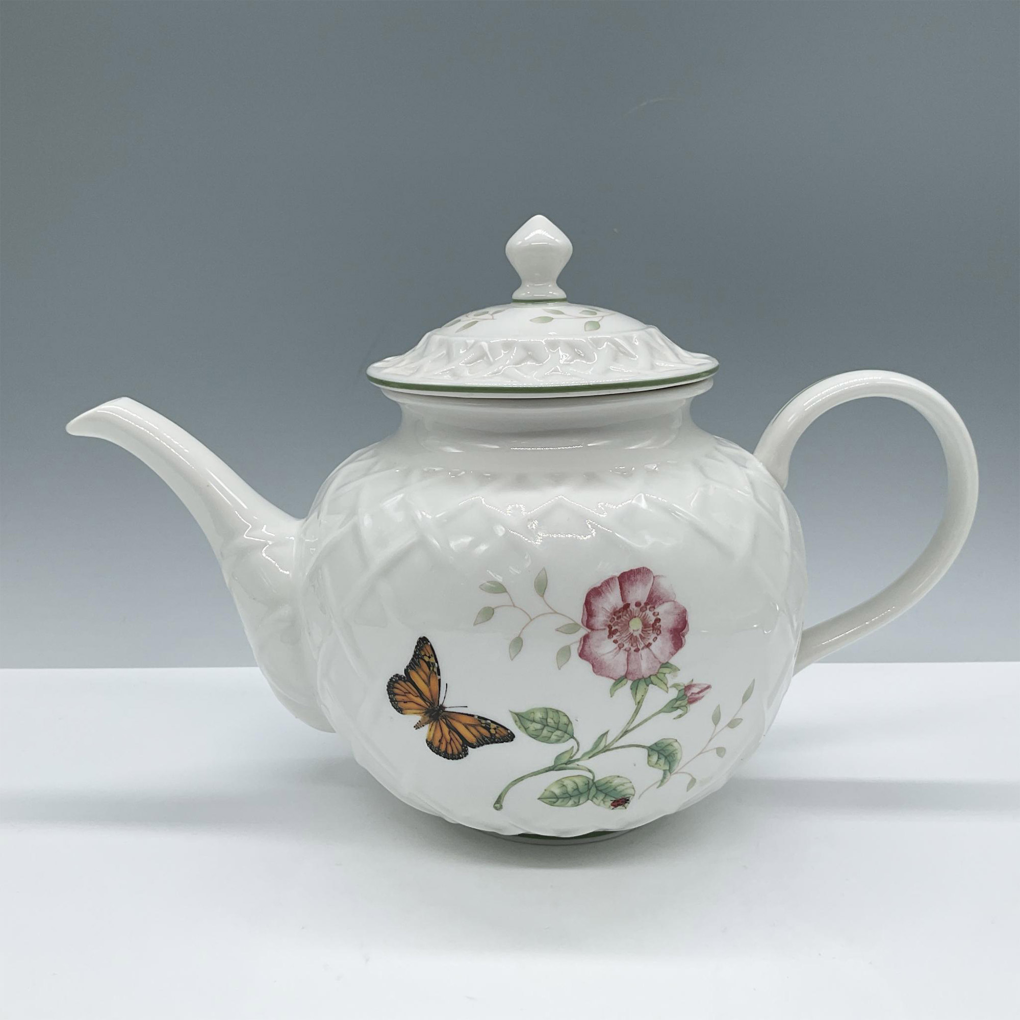 Lenox Porcelain Lidded Tea Pot, Butterfly Meadow Collection - Image 2 of 4