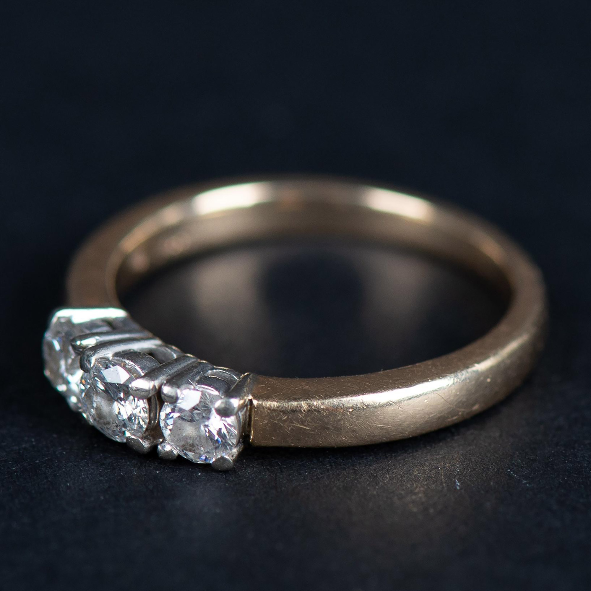 Beautiful Two Tone 14K Gold & Diamond Ring - Image 2 of 6