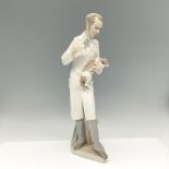 Veterinarian 01014825 - Lladro Porcelain Figurine