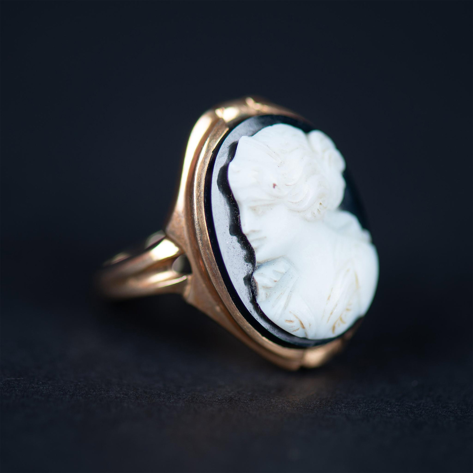 Beautiful Vintage 10K Gold Cameo Ring - Image 3 of 8