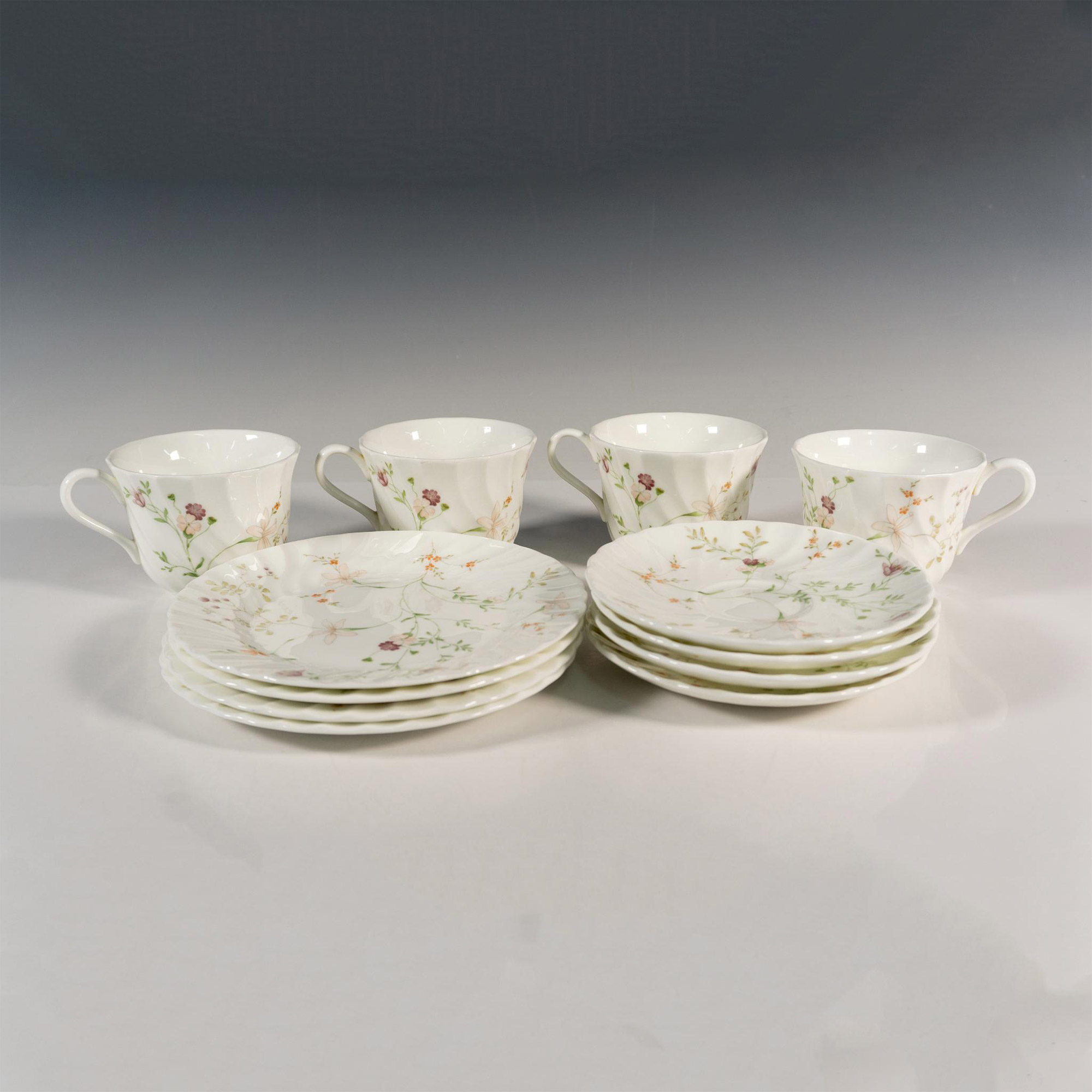 12pc Wedgwood Bone China Cups, Saucers + Plates, Campion - Image 5 of 5