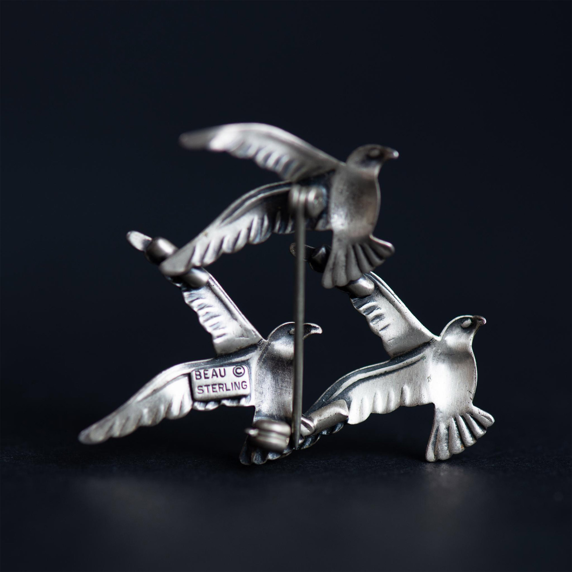 Beau Sterling Silver Flying Birds Brooch - Image 3 of 4