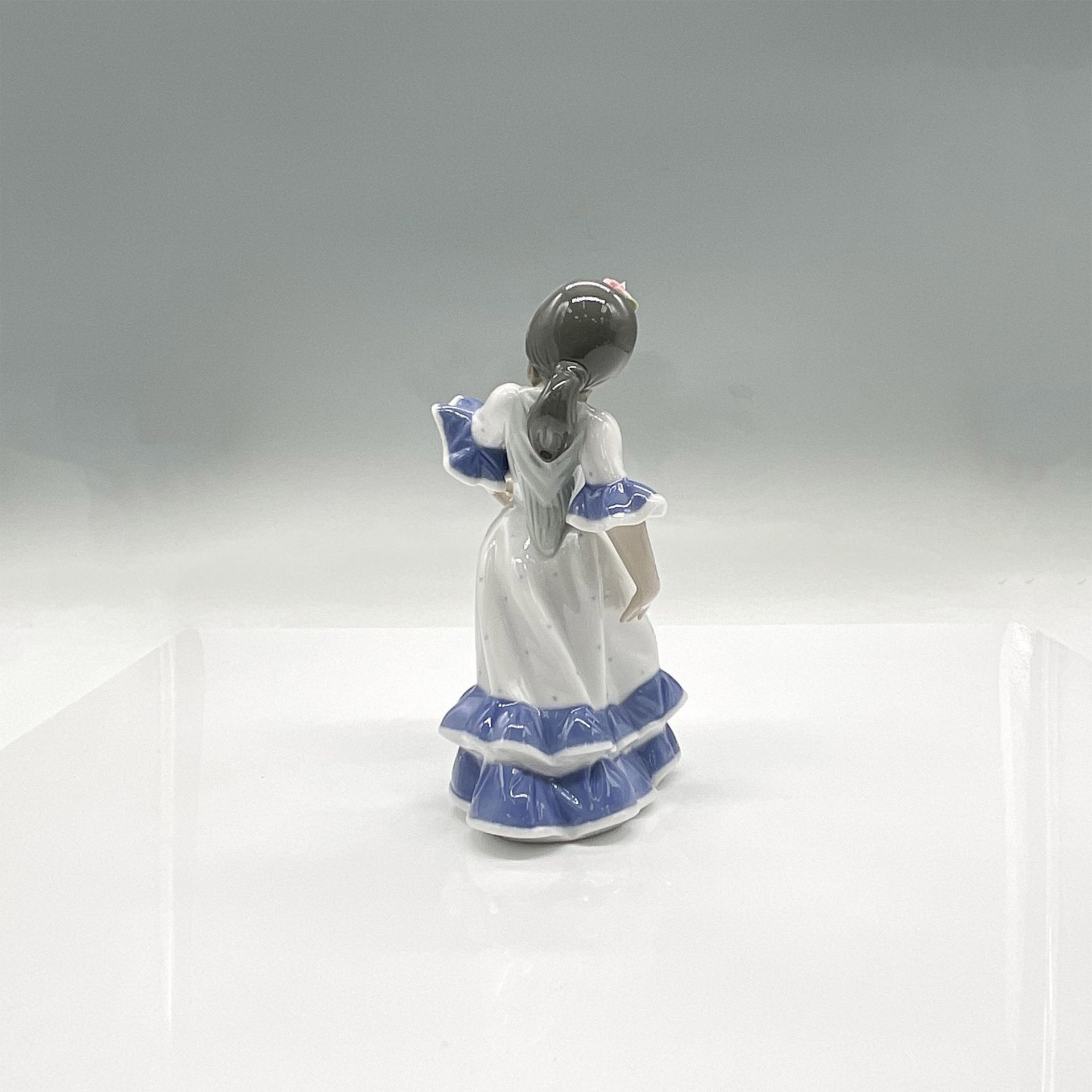 Juanita 1005193 - Lladro Porcelain Figurine - Bild 2 aus 4