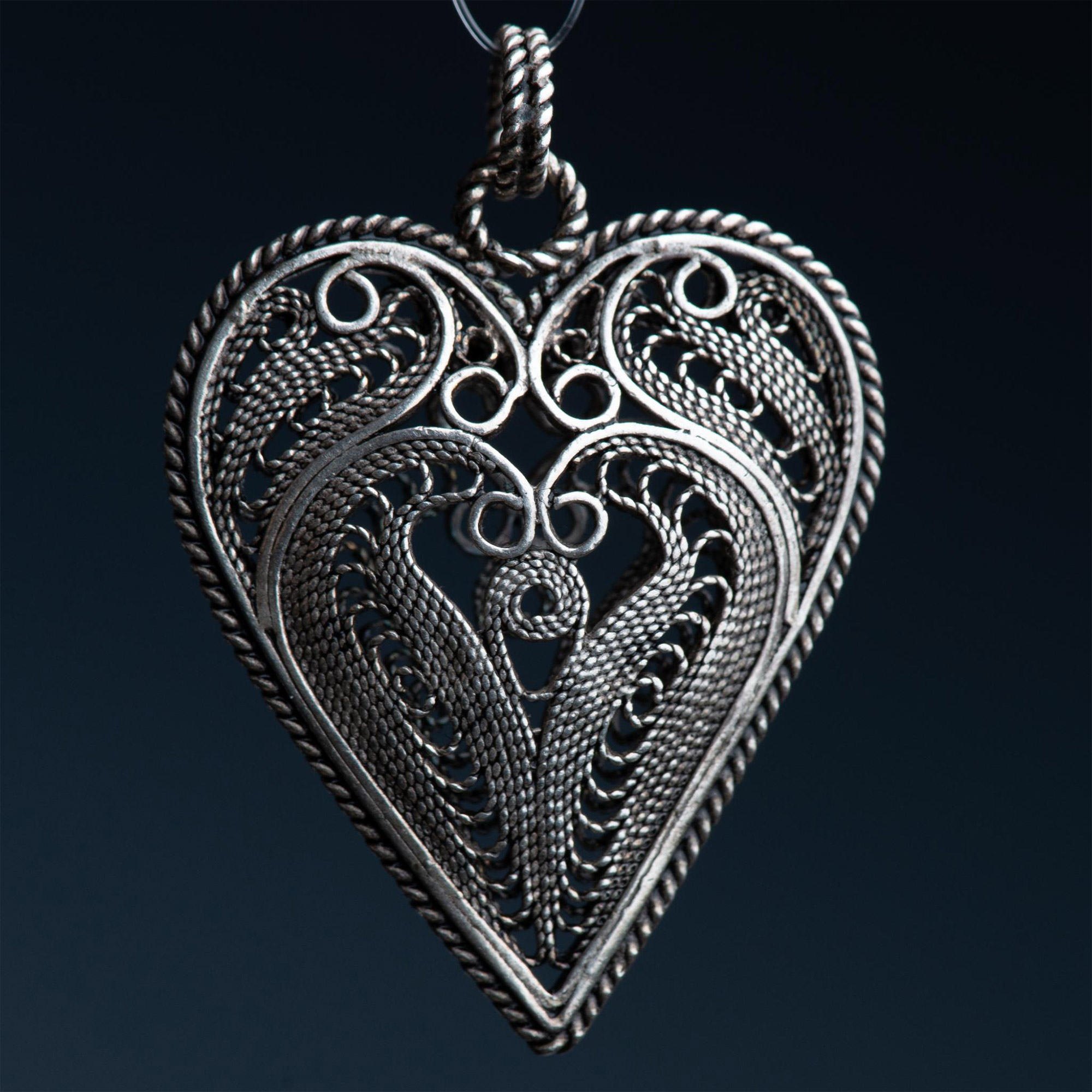 Delicate Turkish Sterling Silver Filigree Heart Pendant - Bild 2 aus 2