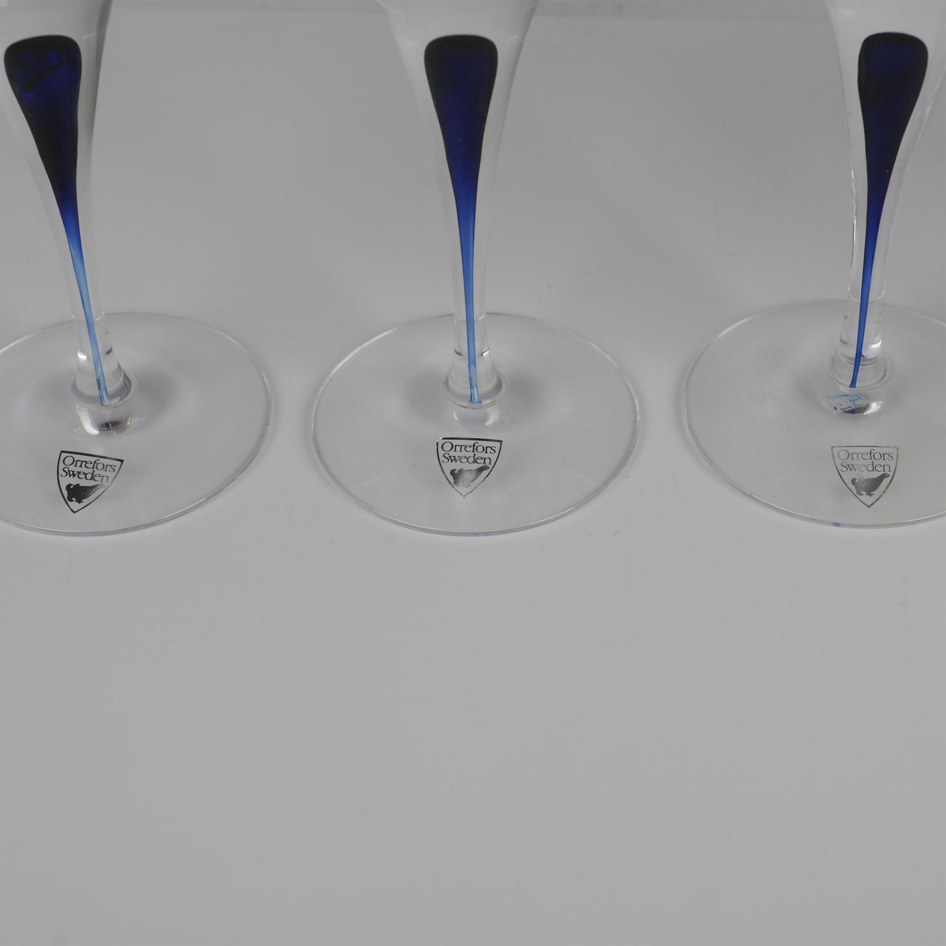 5pc Orrefors Wine Glasses and Carafe, Intermezzo Blue - Bild 3 aus 6