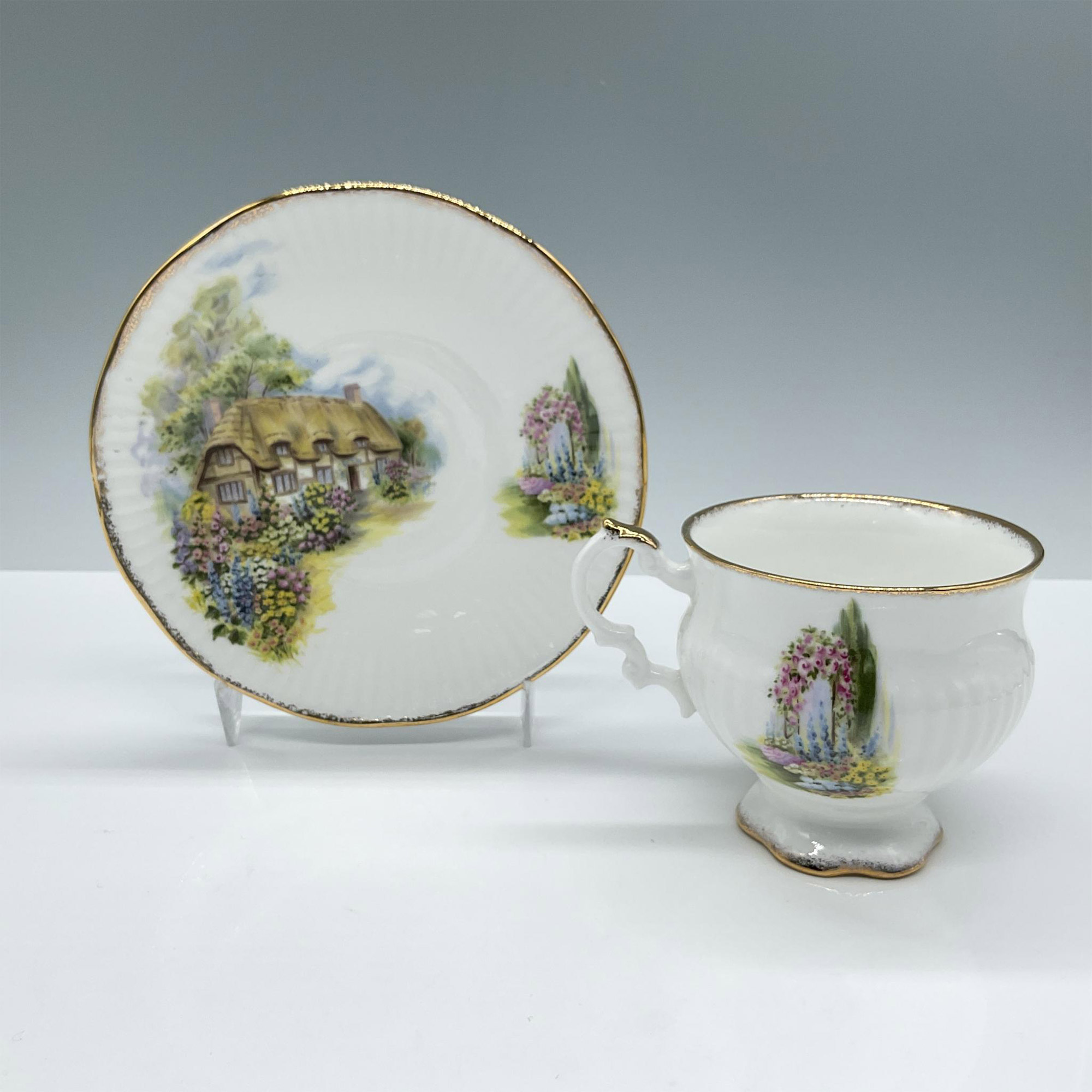 Elizabethan Bone China Cup and Saucer Set - Image 2 of 3