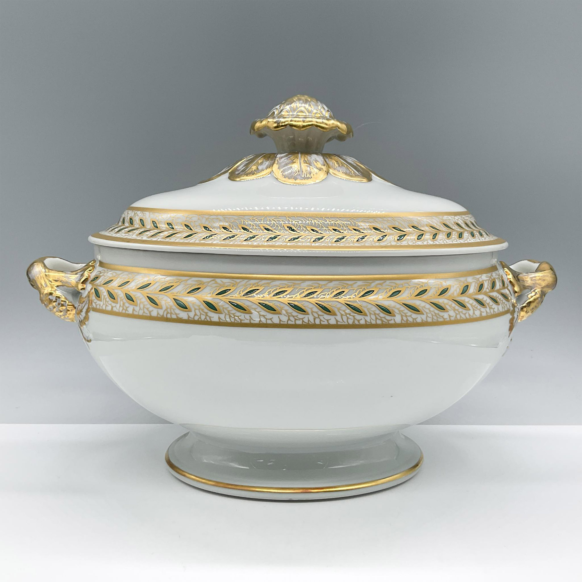 Mottahedeh Vista Alegre Tureen, Winterthur Emerald Vine - Image 2 of 5