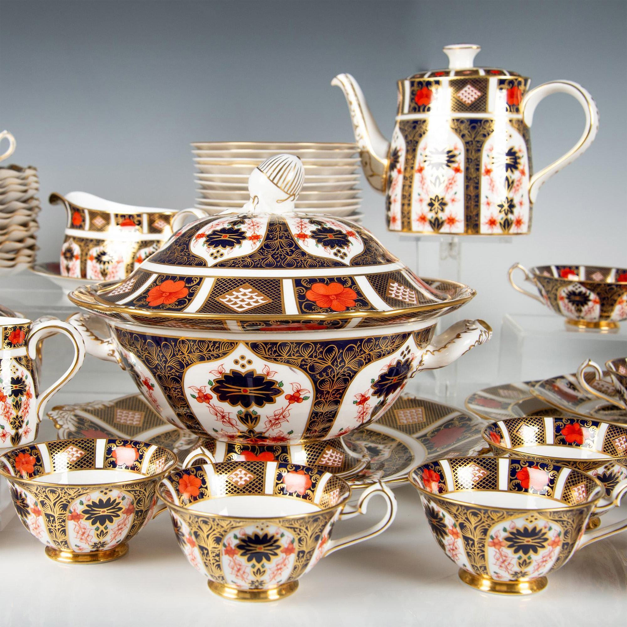 132pc Royal Crown Derby Dining Set, Old Imari - Image 6 of 8