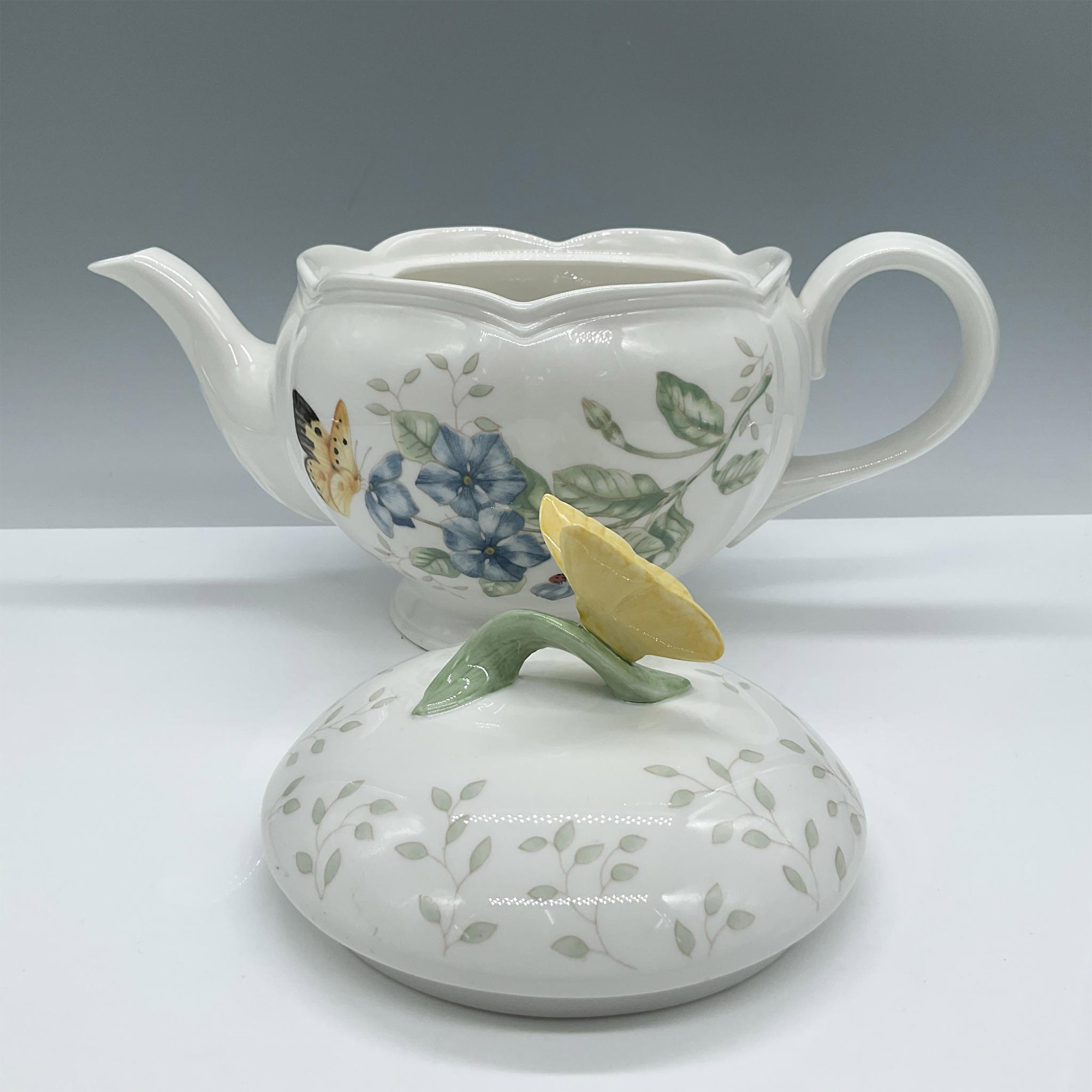 Lenox Porcelain Lidded Tea Pot, Butterfly Meadow Collection - Image 3 of 4