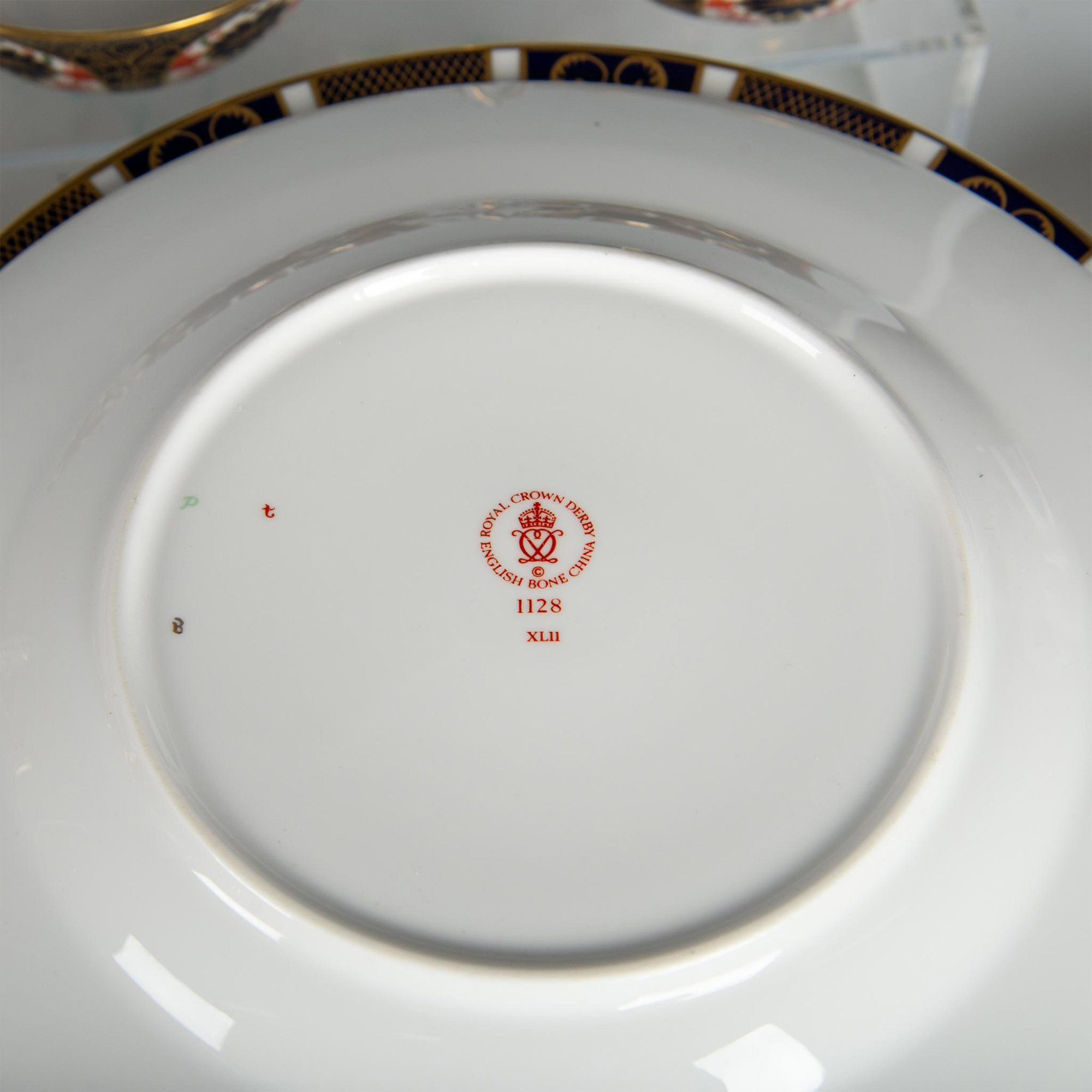 132pc Royal Crown Derby Dining Set, Old Imari - Image 7 of 8