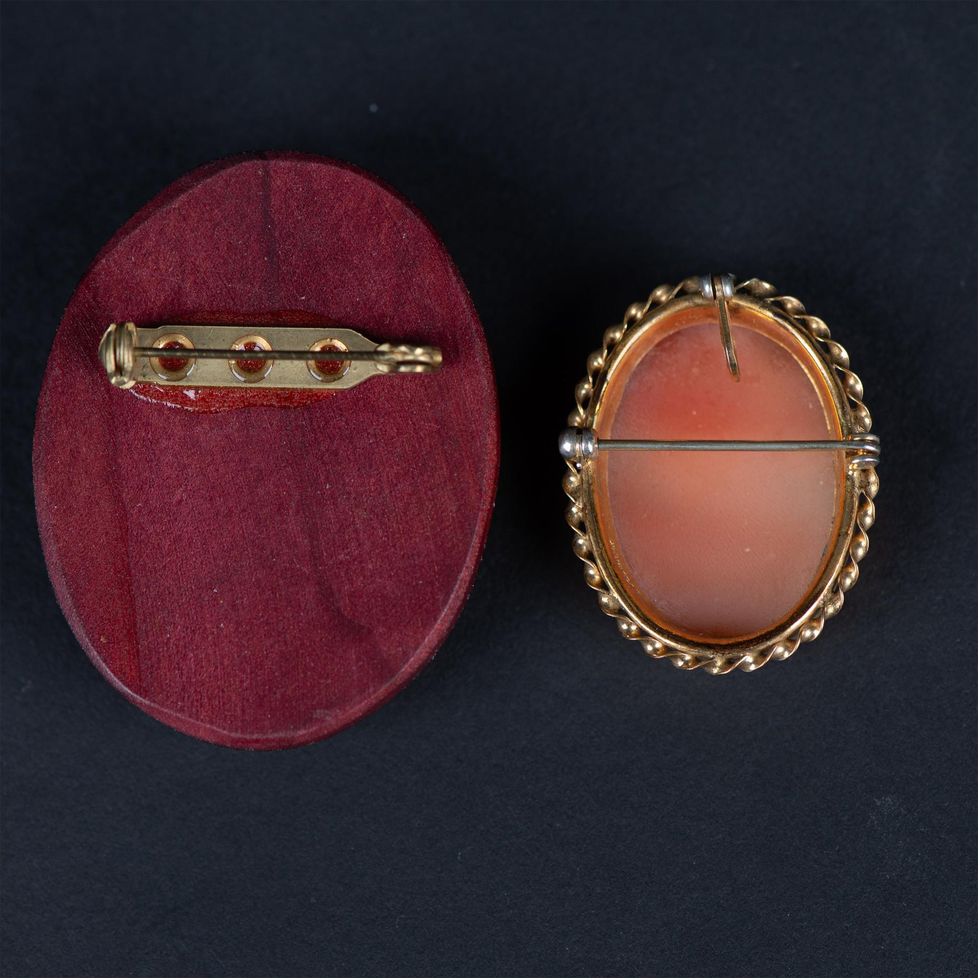 2pc Lovely Cameo Brooches - Image 2 of 2