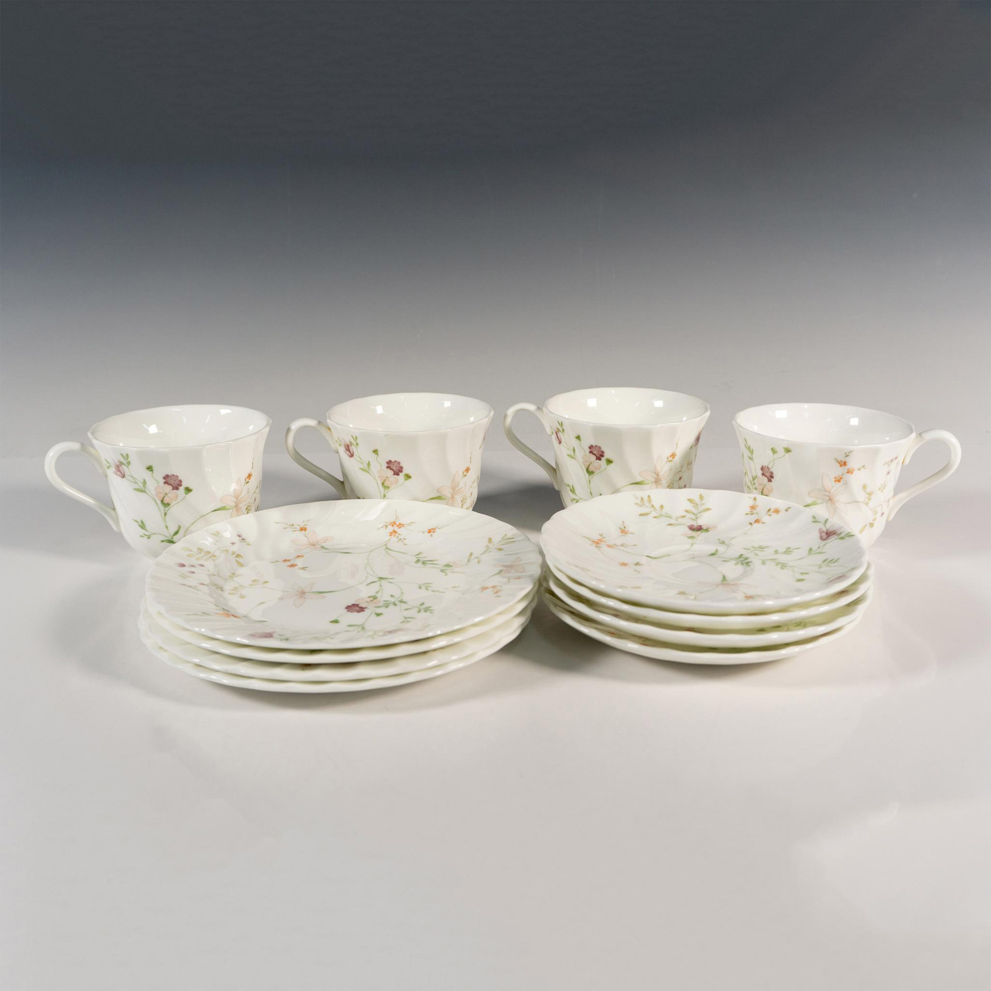 12pc Wedgwood Bone China Cups, Saucers + Plates, Campion - Image 4 of 5