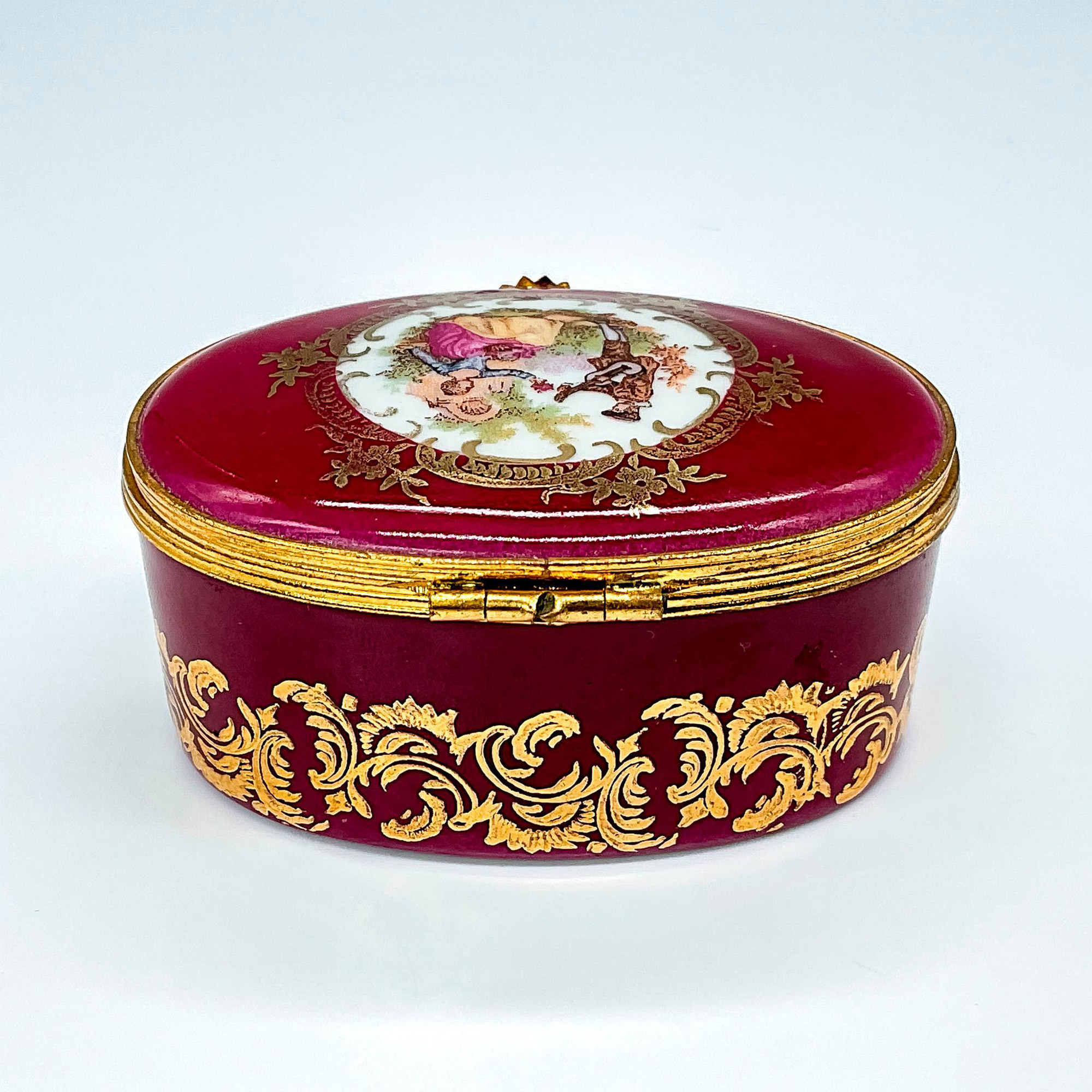 Oval Castel Limoges Porcelain Box - Image 2 of 3