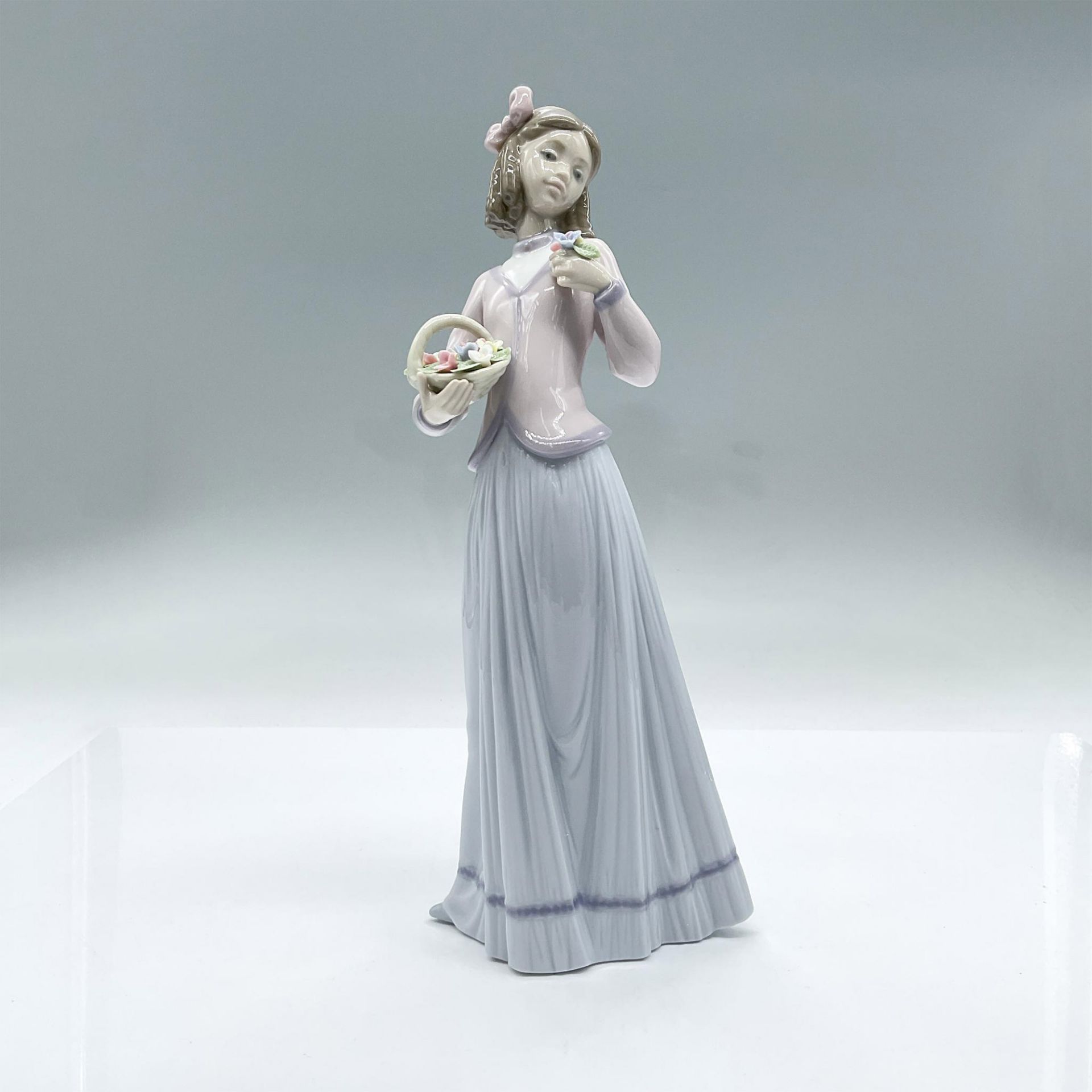 Innocence In Bloom 1007644 - Lladro Porcelain Figurine