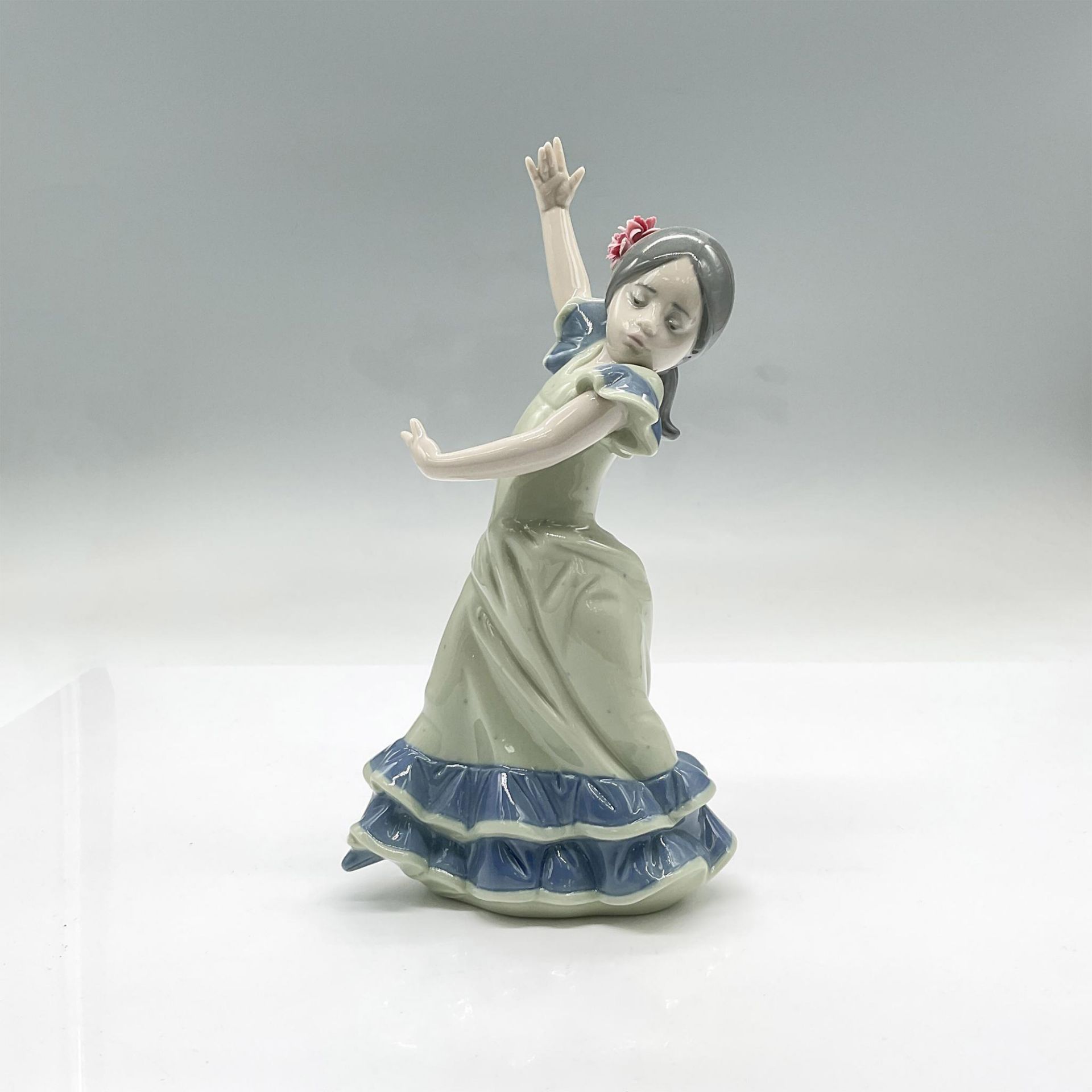 Lolita 1005192 - Lladro Porcelain Figurine