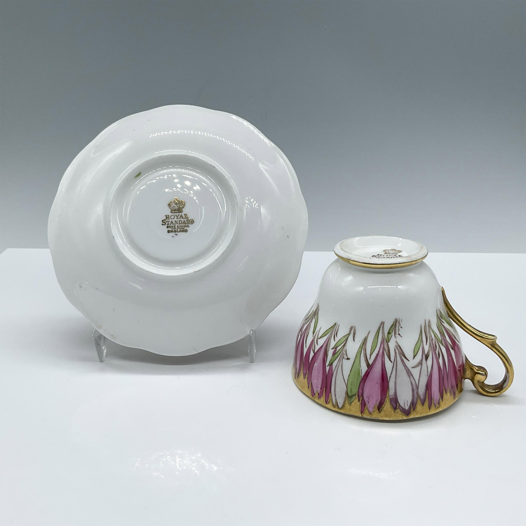 Royal Standard Bone China Tea Cup and Saucer Set, Tulips - Image 3 of 3