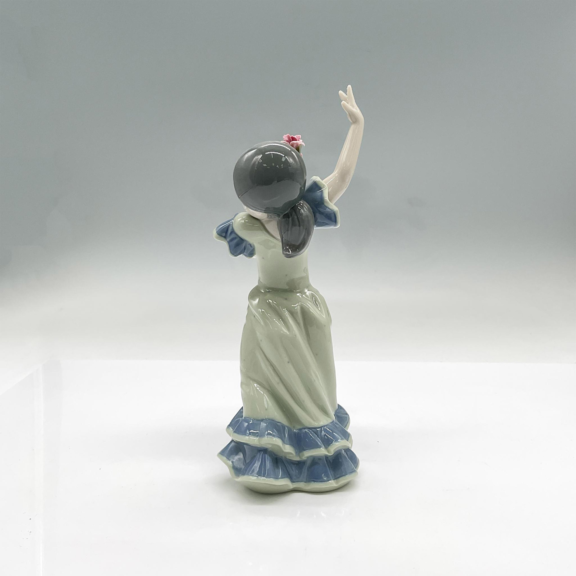 Lolita 1005192 - Lladro Porcelain Figurine - Image 2 of 4