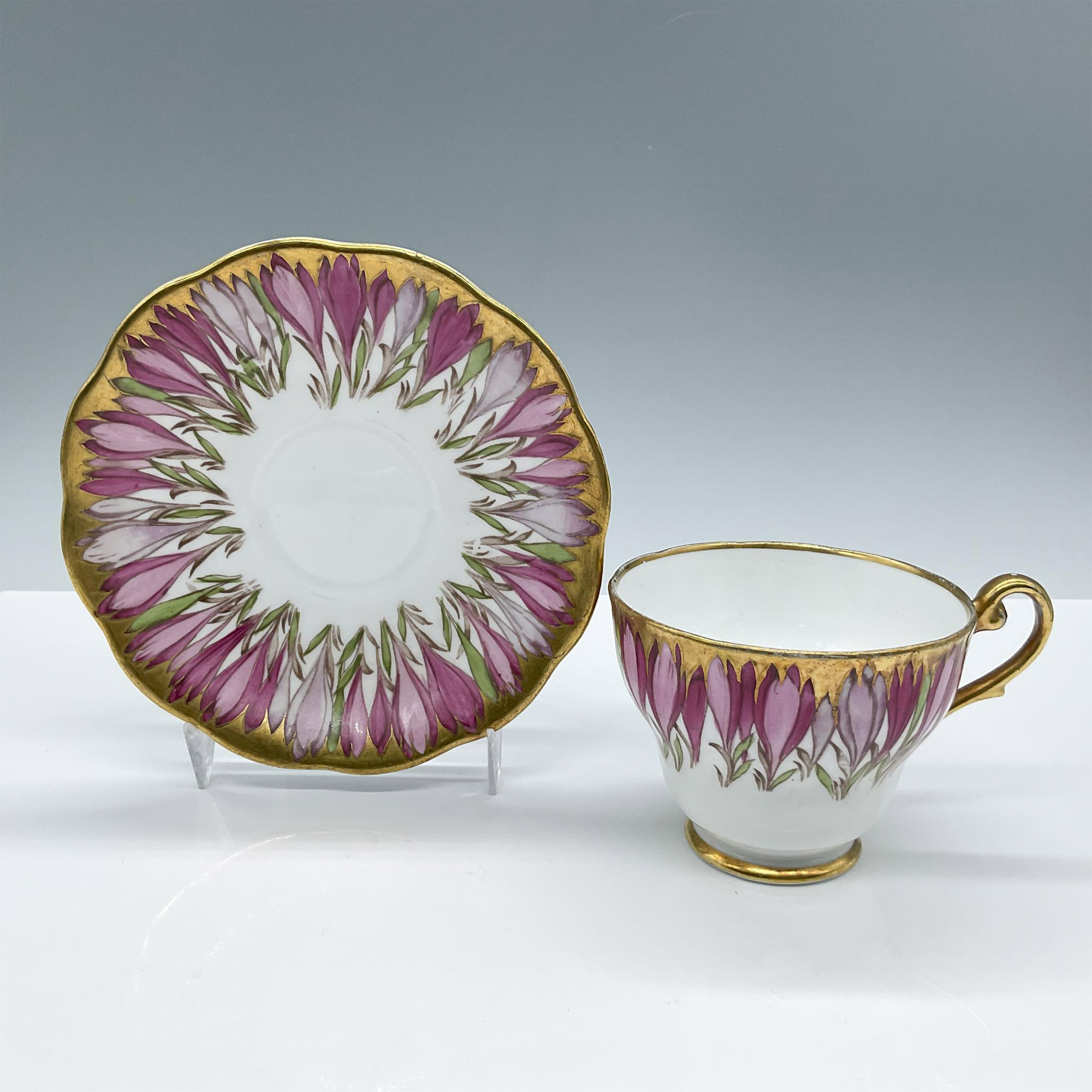 Royal Standard Bone China Tea Cup and Saucer Set, Tulips - Image 2 of 3