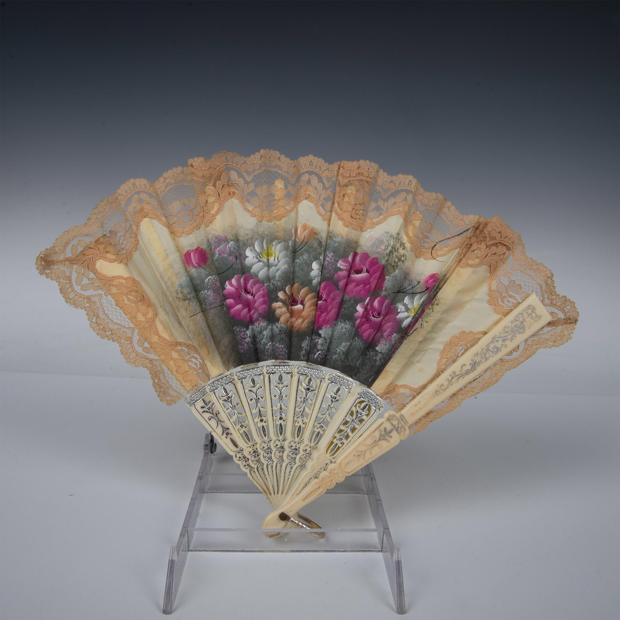 5pc Decorative Ladies Hand Fans + Chapel Veil - Image 4 of 10