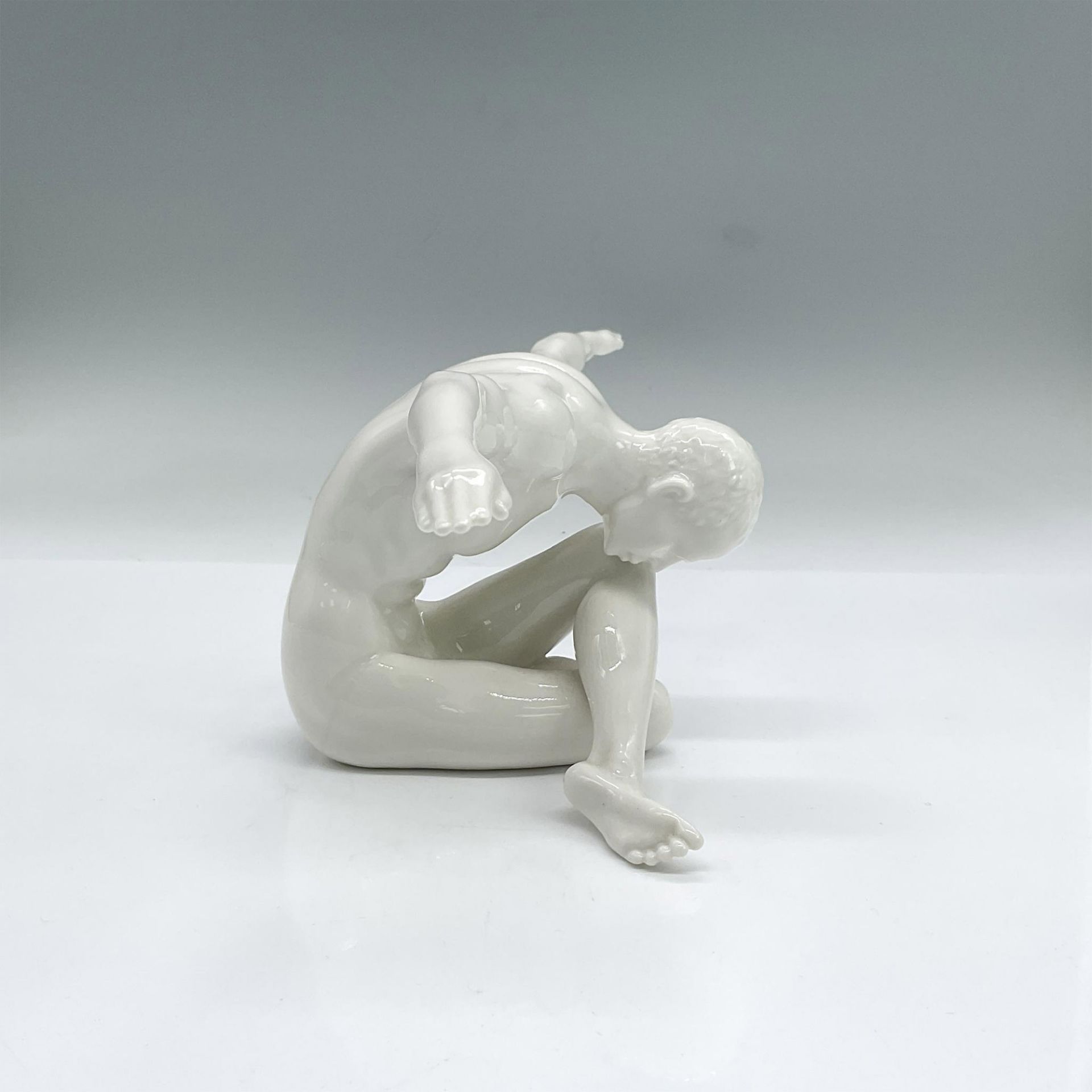 Unicorn Studios White Figure, Man In Yoga Pose - Bild 4 aus 4