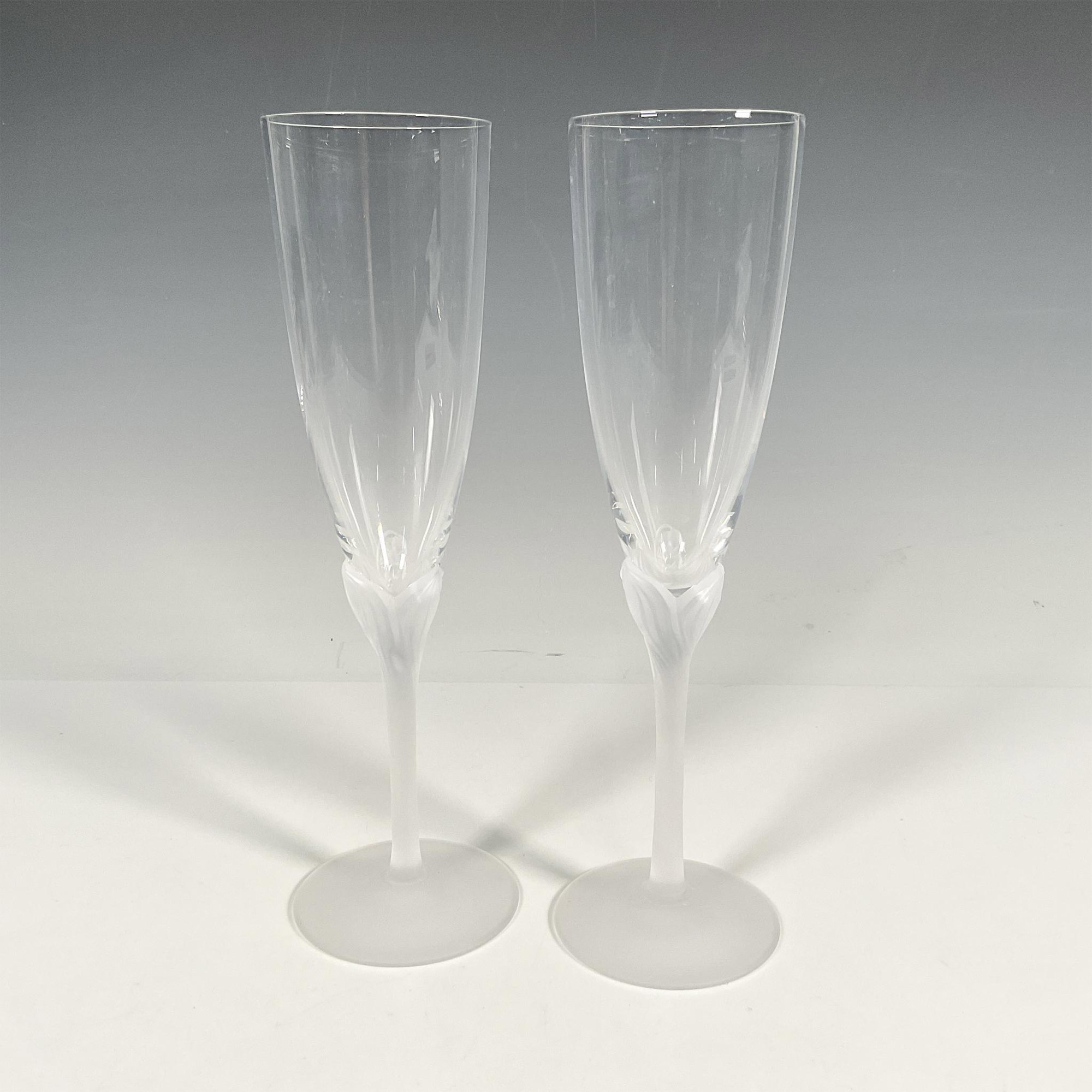 Pair of Crystal Amaryllis Champagne Glasses - Image 2 of 3
