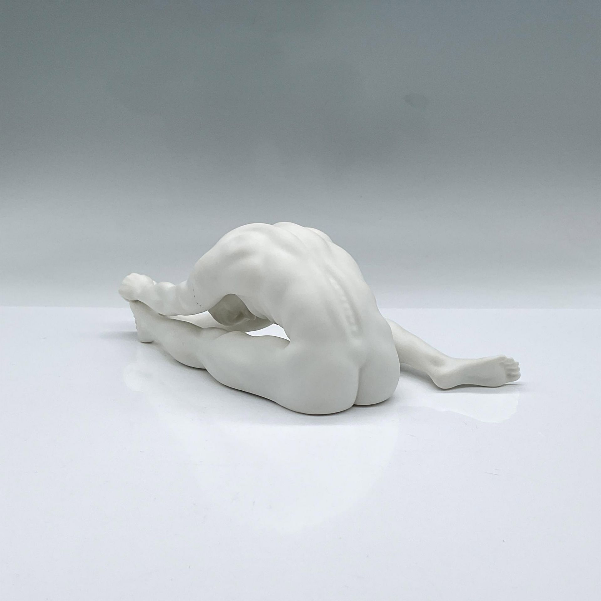 Unicorn Studios Porcelain Figure, Nude Male In Stretch Pose - Bild 2 aus 3