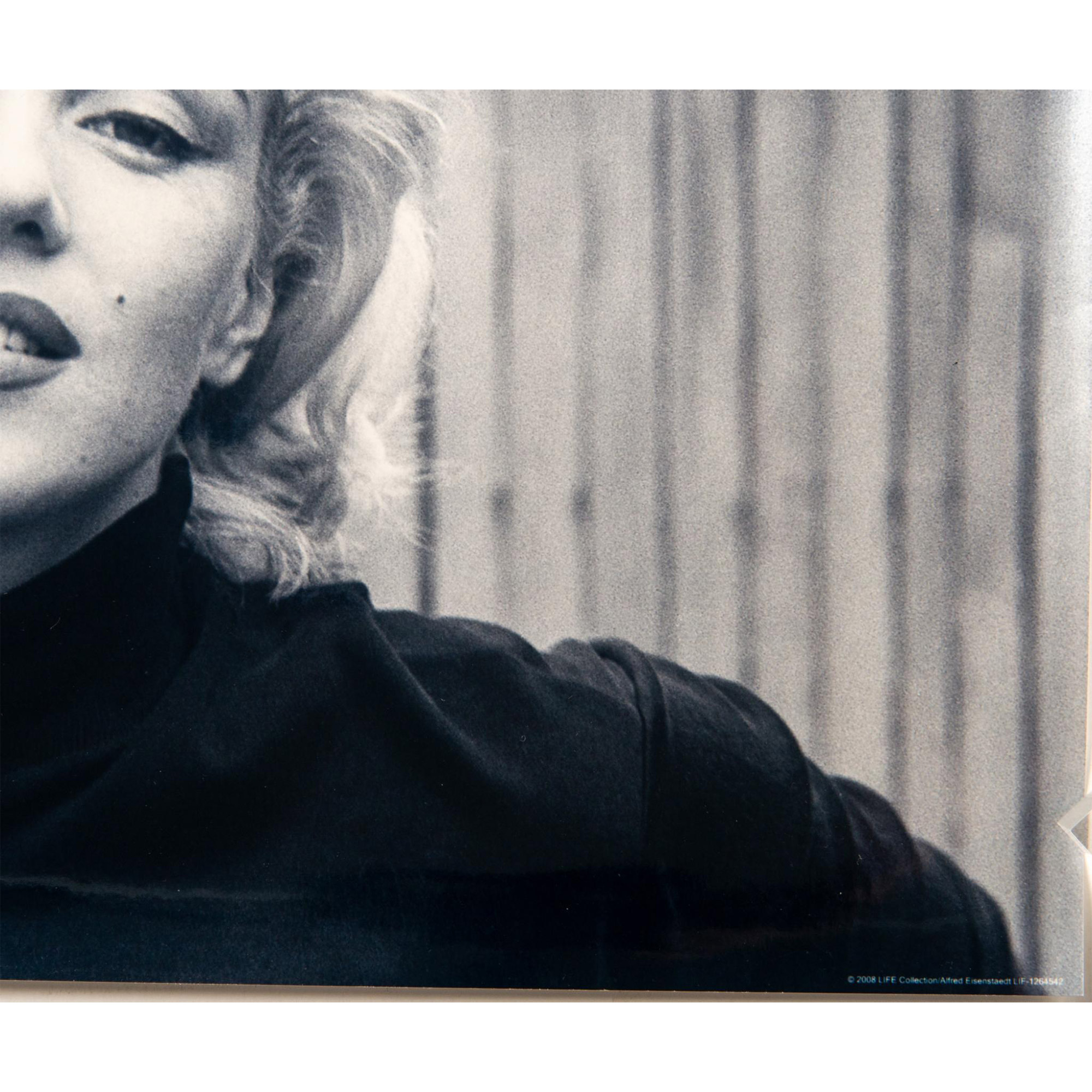 Photographic Poster Print, Marilyn Monroe at Home - Image 2 of 2