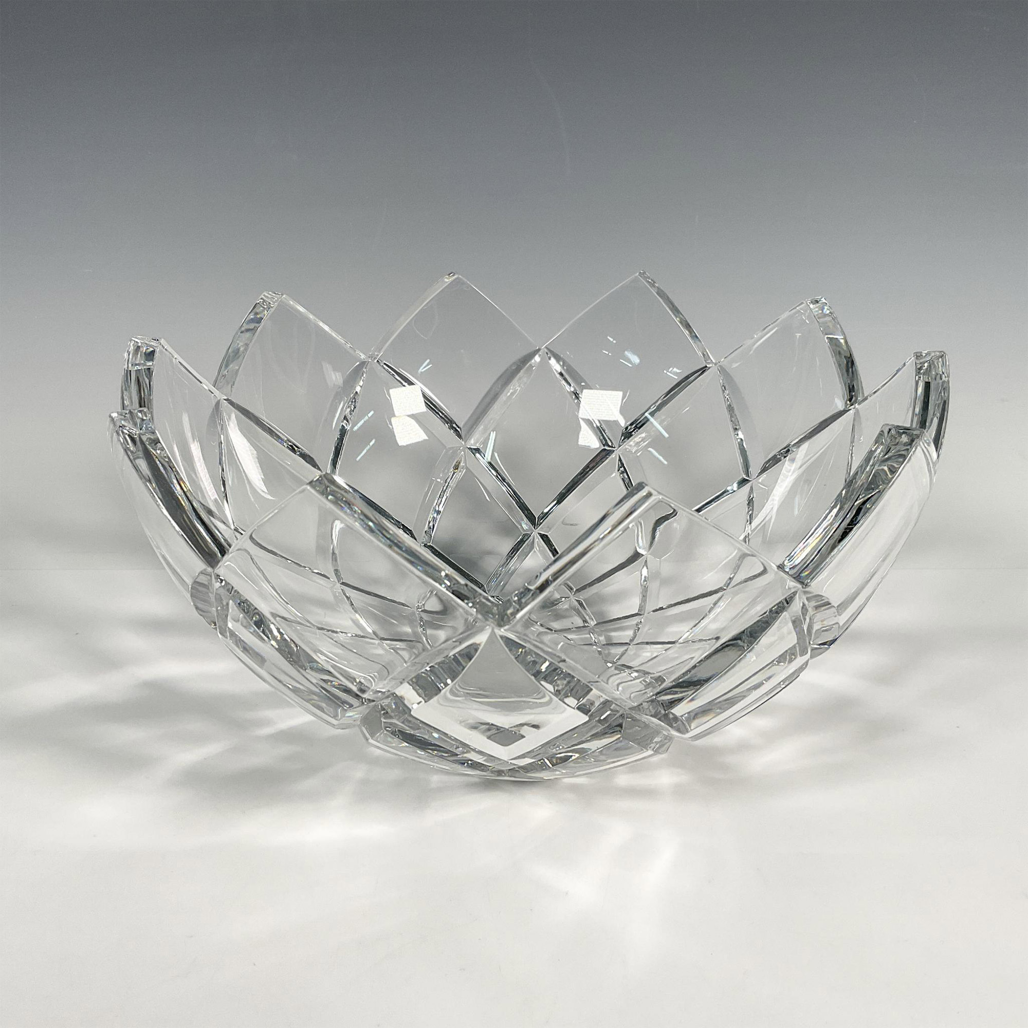 Mikasa Crystal Bowl, Crescendo