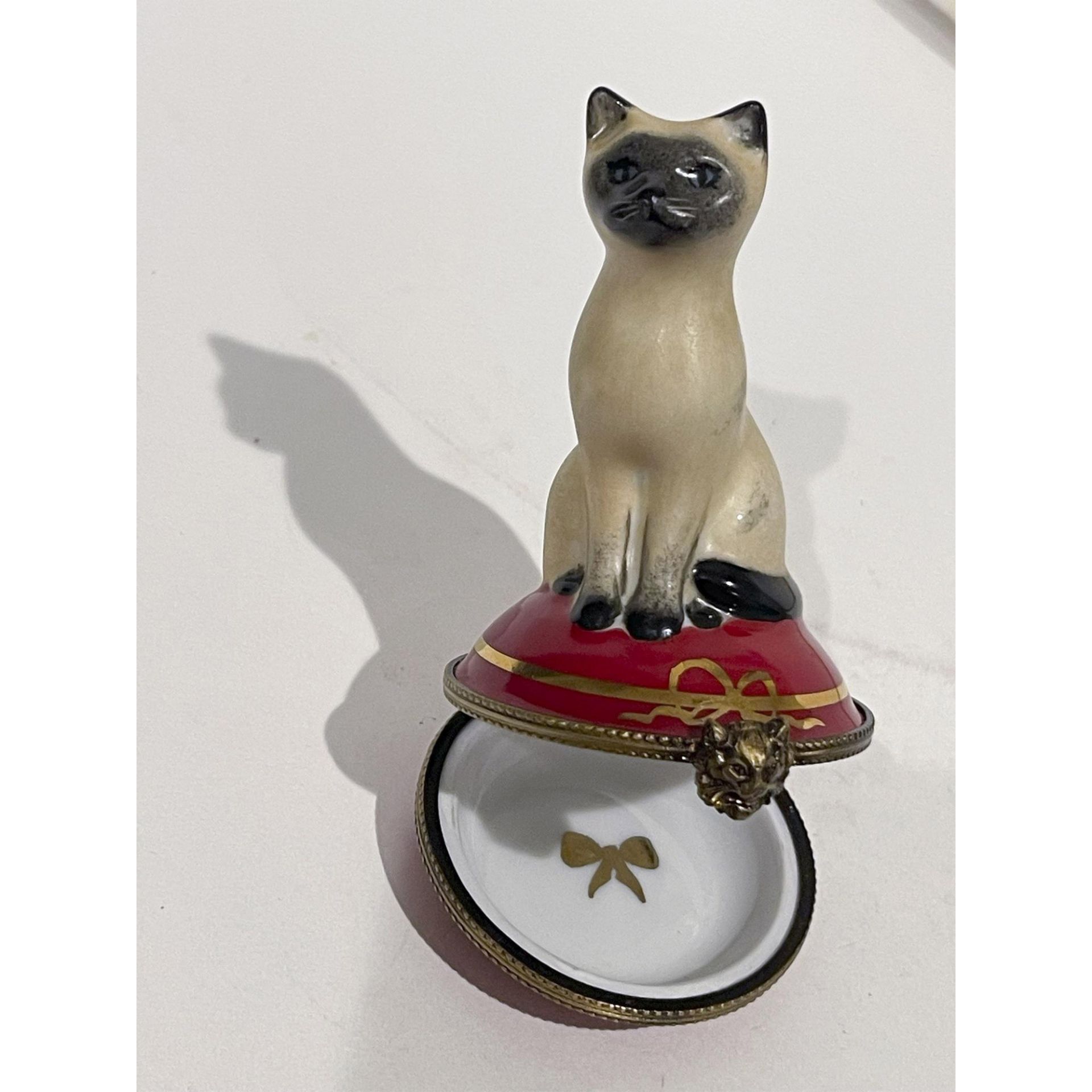 Limoges France Keepsake Box, Siamese Cat on Red Pillow - Bild 3 aus 4