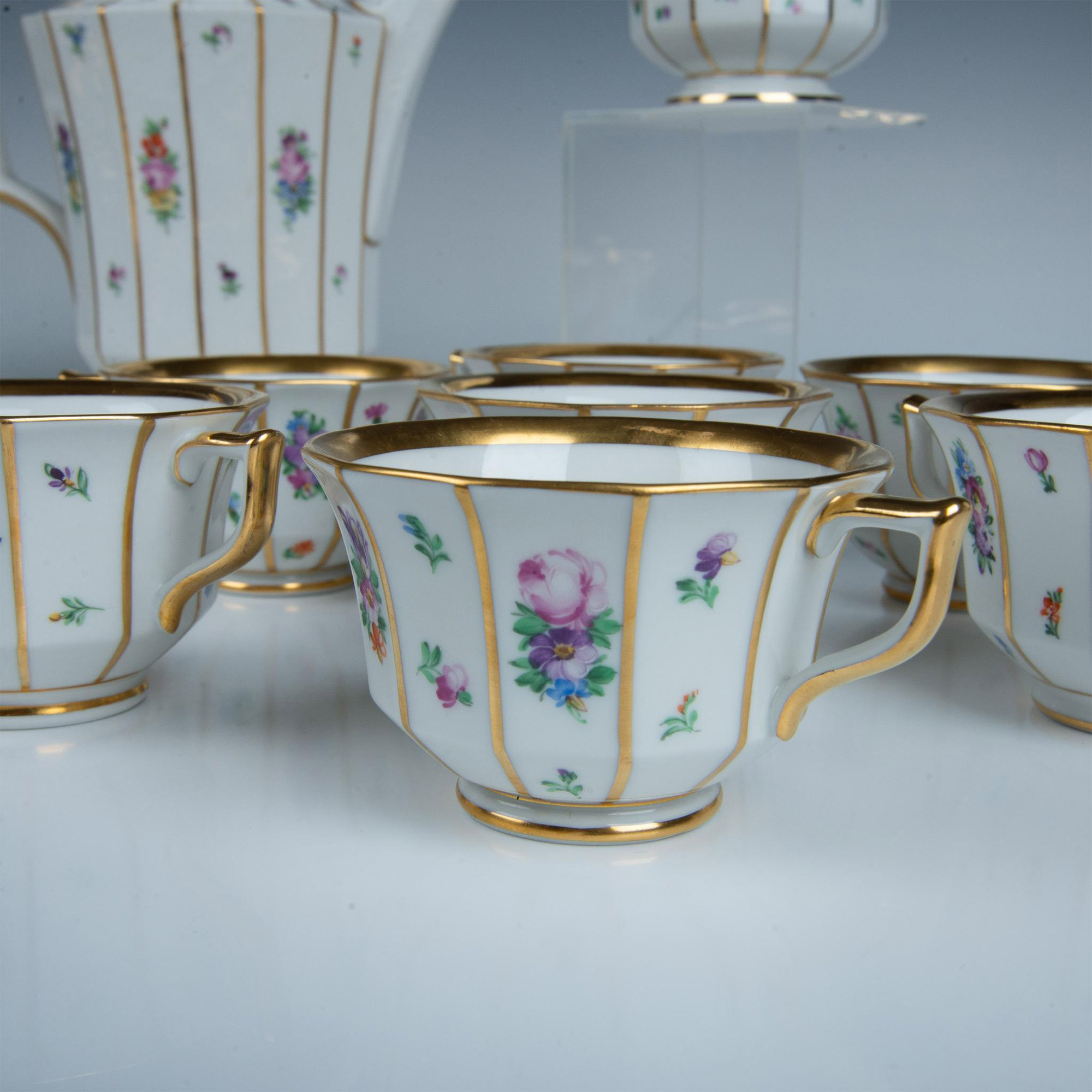 28pc Royal Copenhagen Coffee Set, Henriette - Image 3 of 8