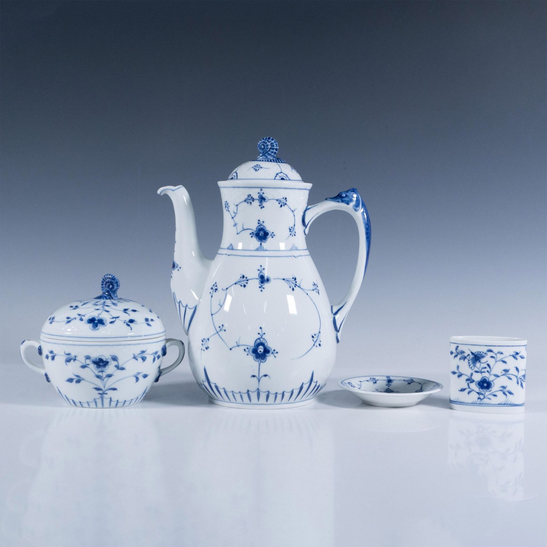 4pc Bing and Grondahl Blue Traditional Tableware Grouping - Bild 2 aus 3