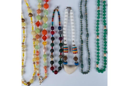 18pc Bright and Sunny Vintage Costume Necklaces - Bild 11 aus 14