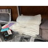 4X WHITE TOWELS (NEW)