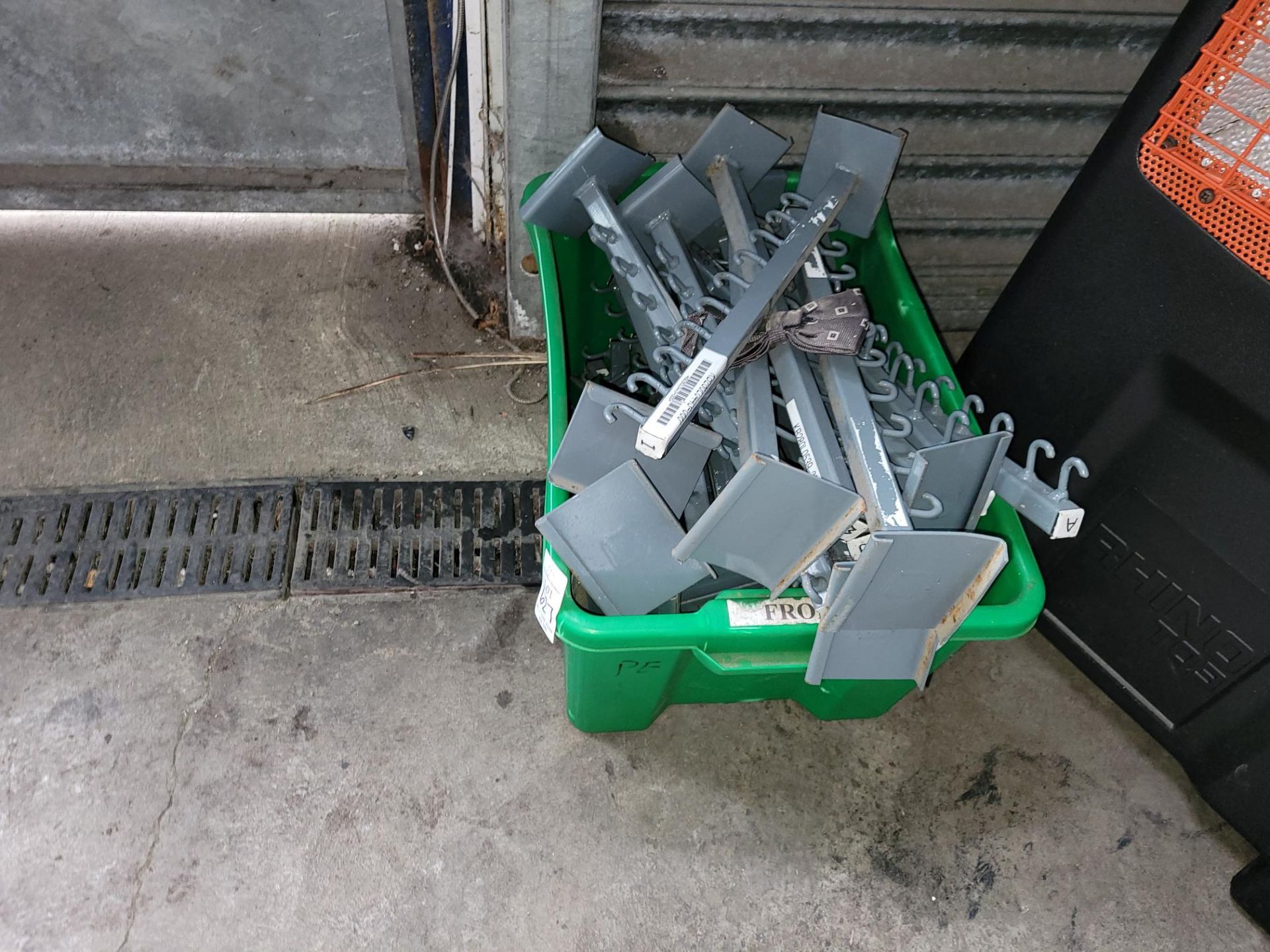 BOX OF SHOP SHELVING BRACKETS