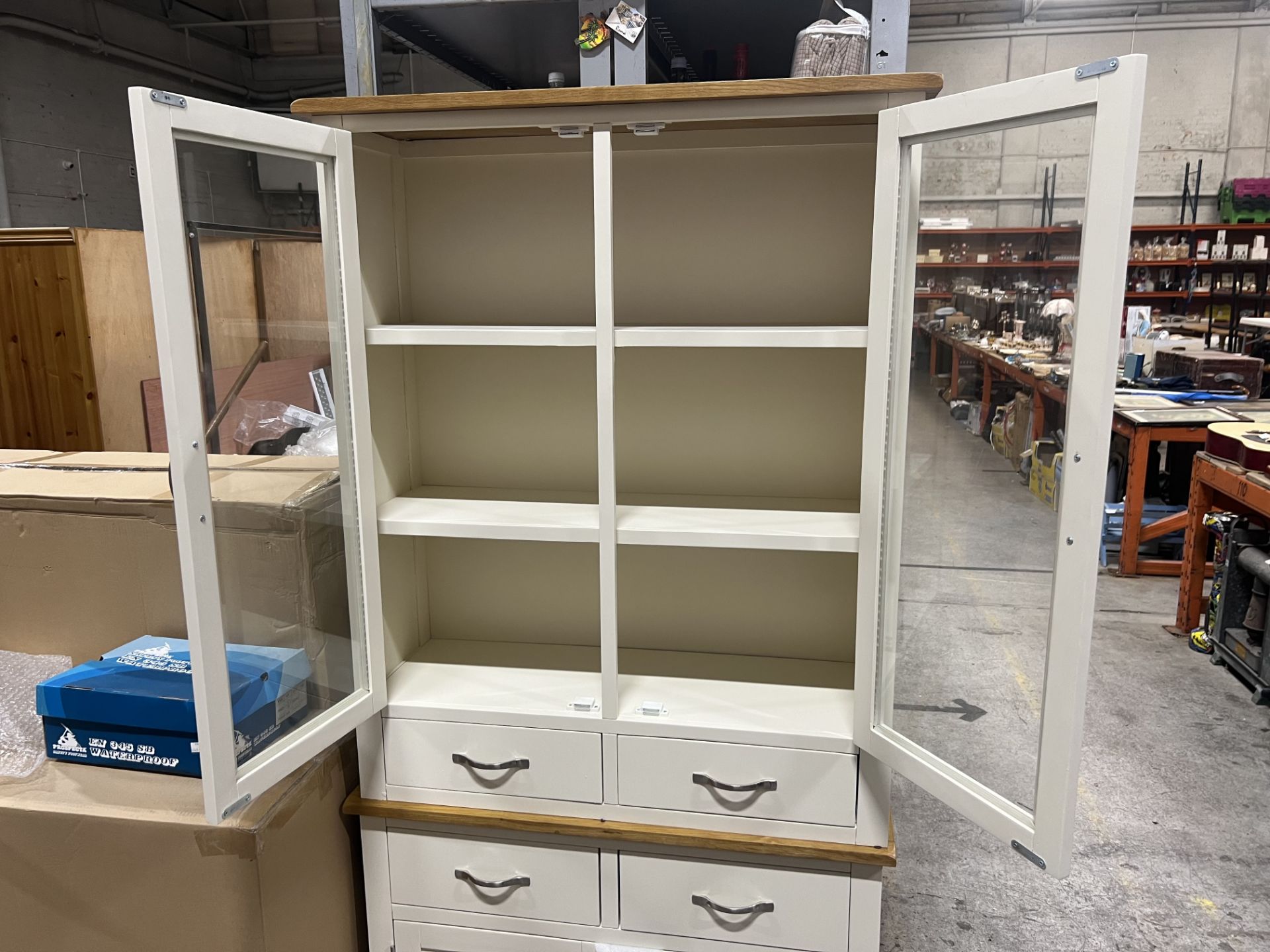 CREAM PINE 4 DOOR / 4 DRAWER DISPLAY CABINET (NEW) - Image 5 of 5