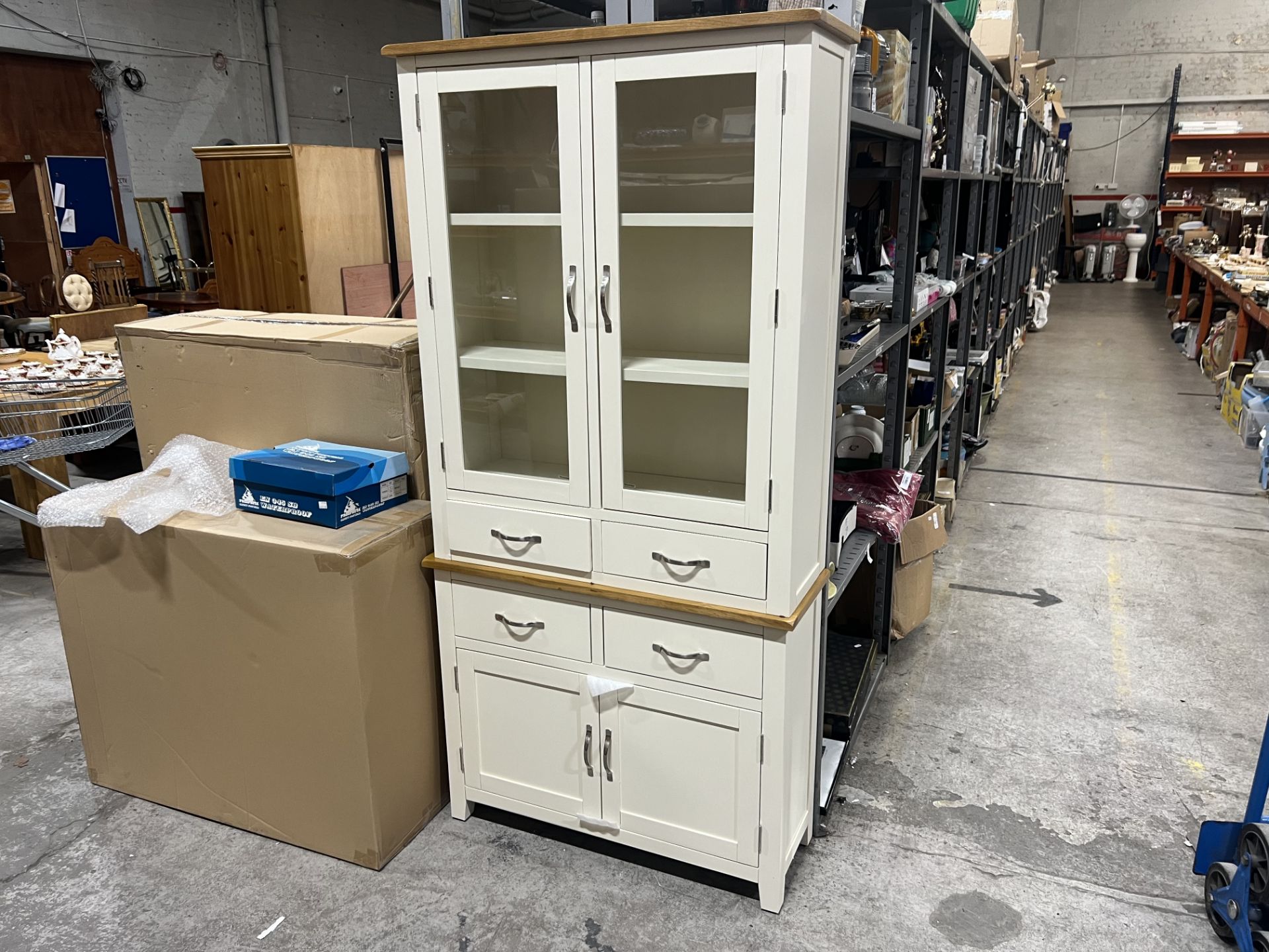 CREAM PINE 4 DOOR / 4 DRAWER DISPLAY CABINET (NEW) - Image 3 of 5