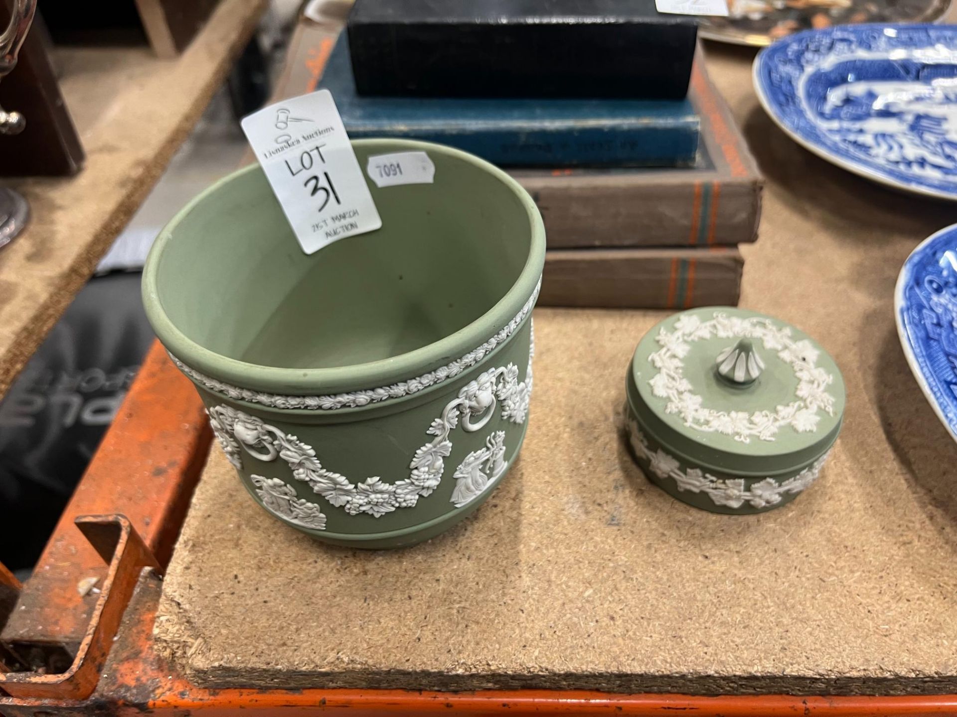 2X PIECES OF GREEN WEDGWOOD