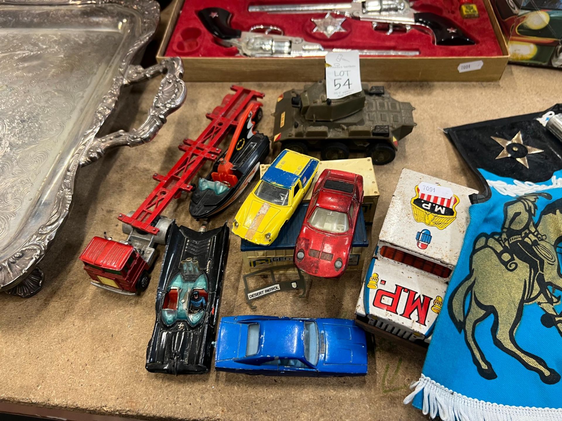 BUNDLE OF TOY CARS & OTHER TOYS