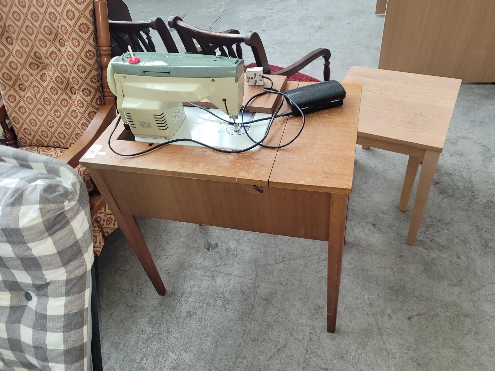 MERRITT ELECTRIC SEWING MACHINE (IN NEED OF ATTENTION)