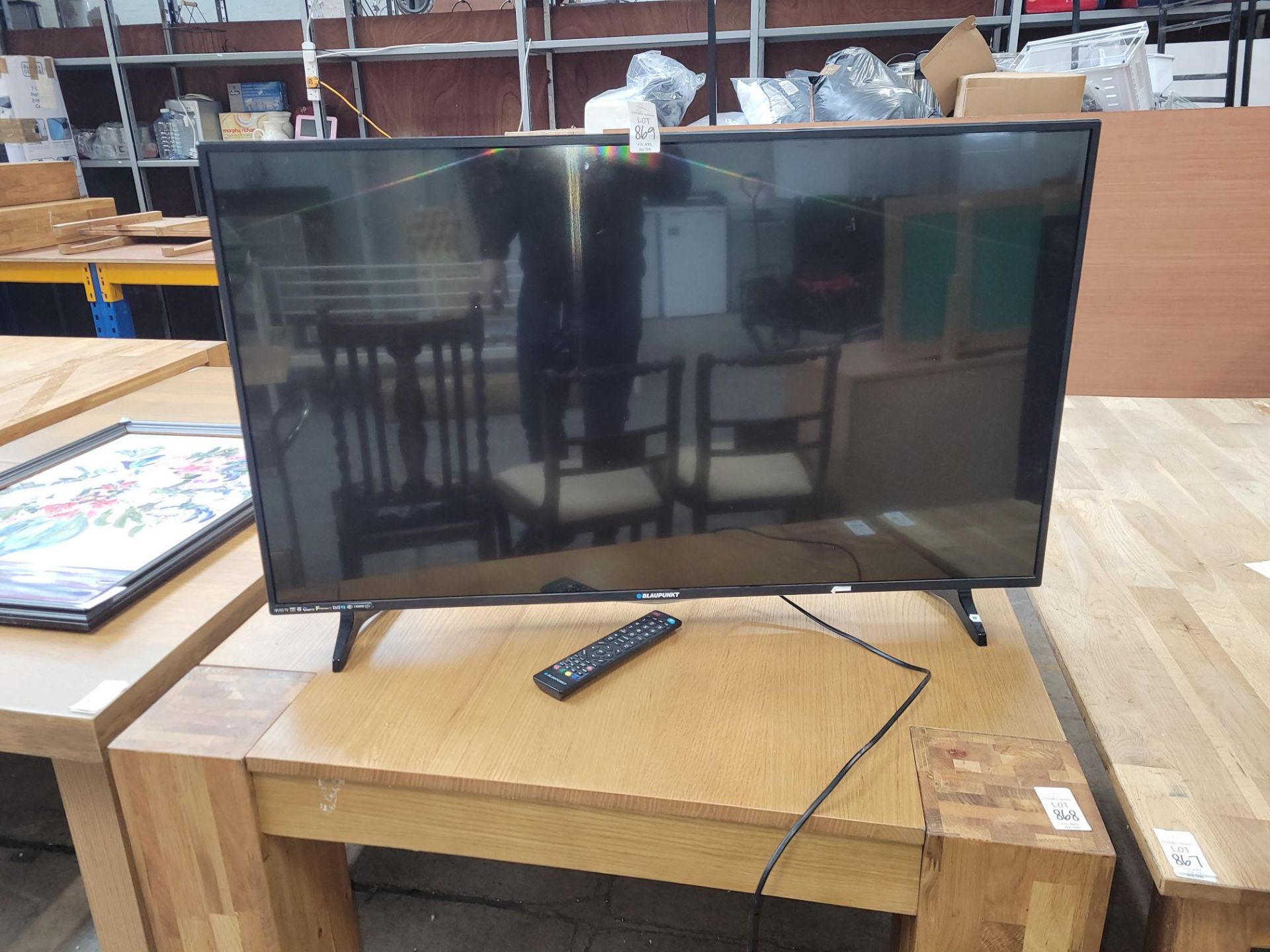 43" IN LED BLAUPUNKT TV AND REMOTE (WORKING)