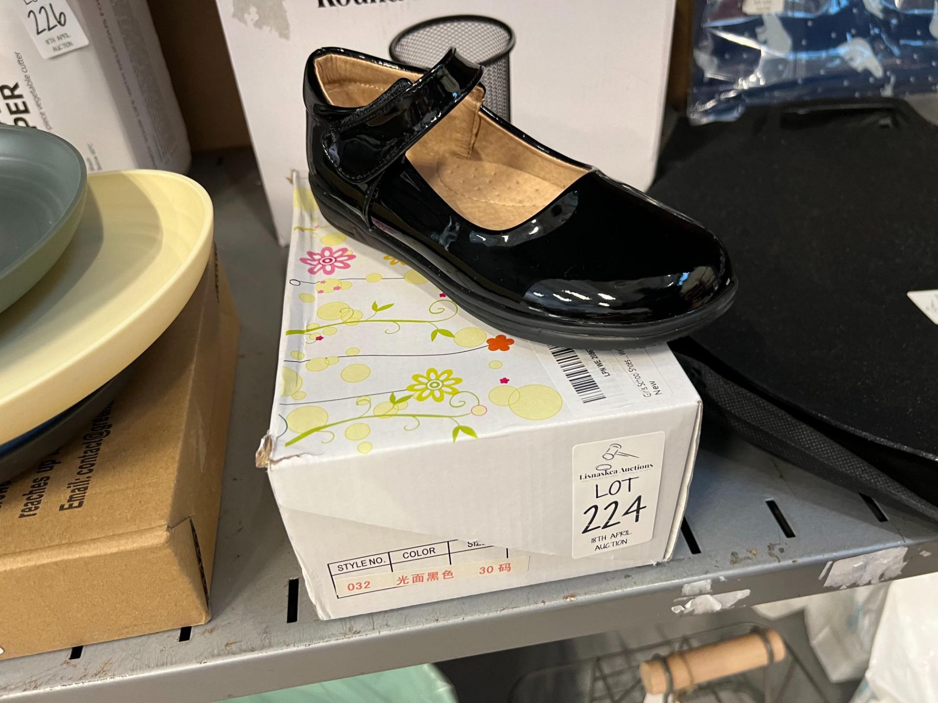 PAIR OF PATENT GIRLS SCHOOL SHOES (NEW)
