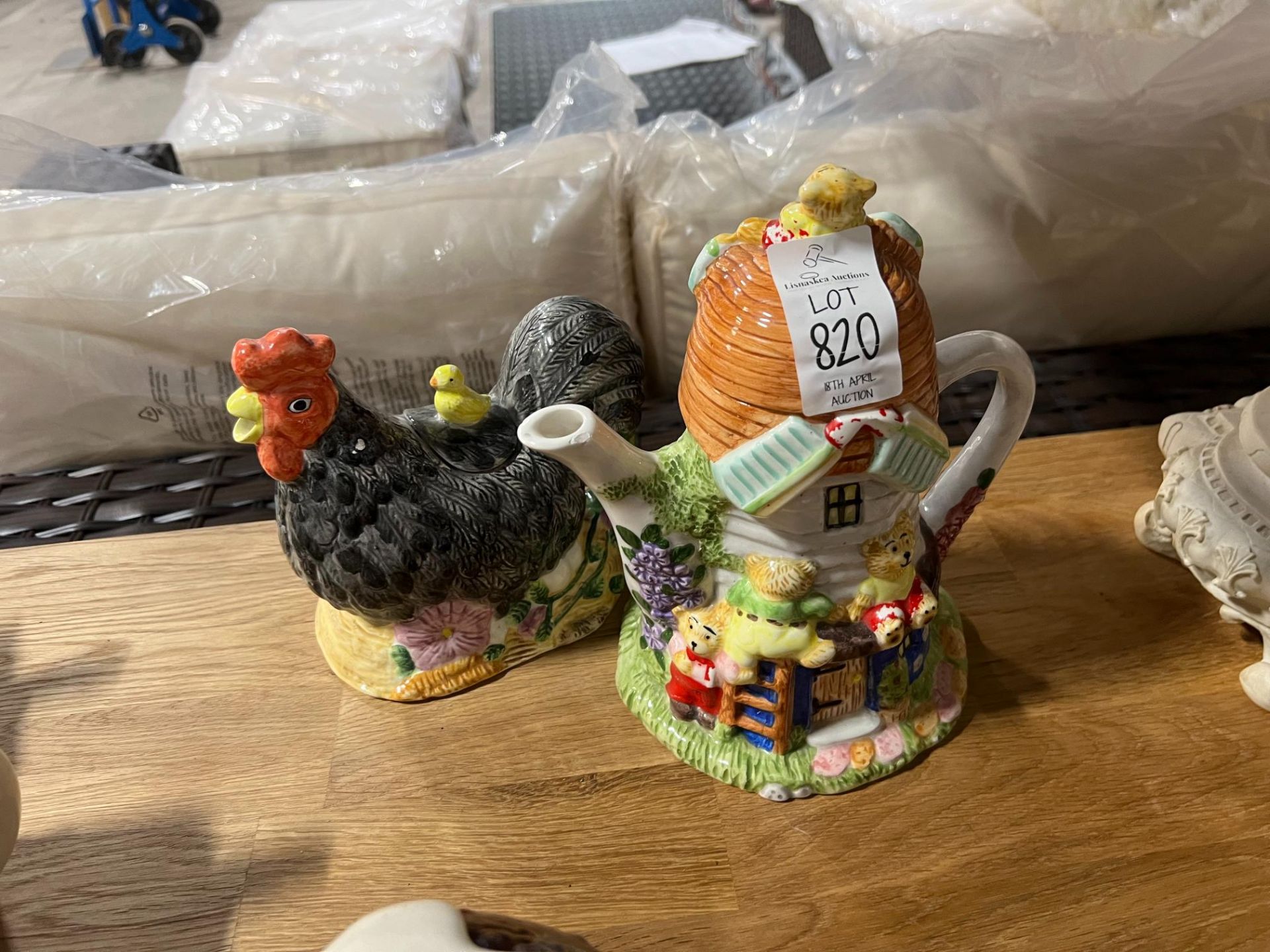 2X ASSORTED COLLECTABLE TEAPOTS (ROOSTER & BEARS HOUSE)