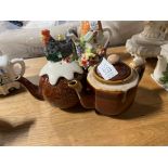 2X ASSORTED COLLECTABLE TEAPOTS (CHRISTMAS PUDDING & BROWN)