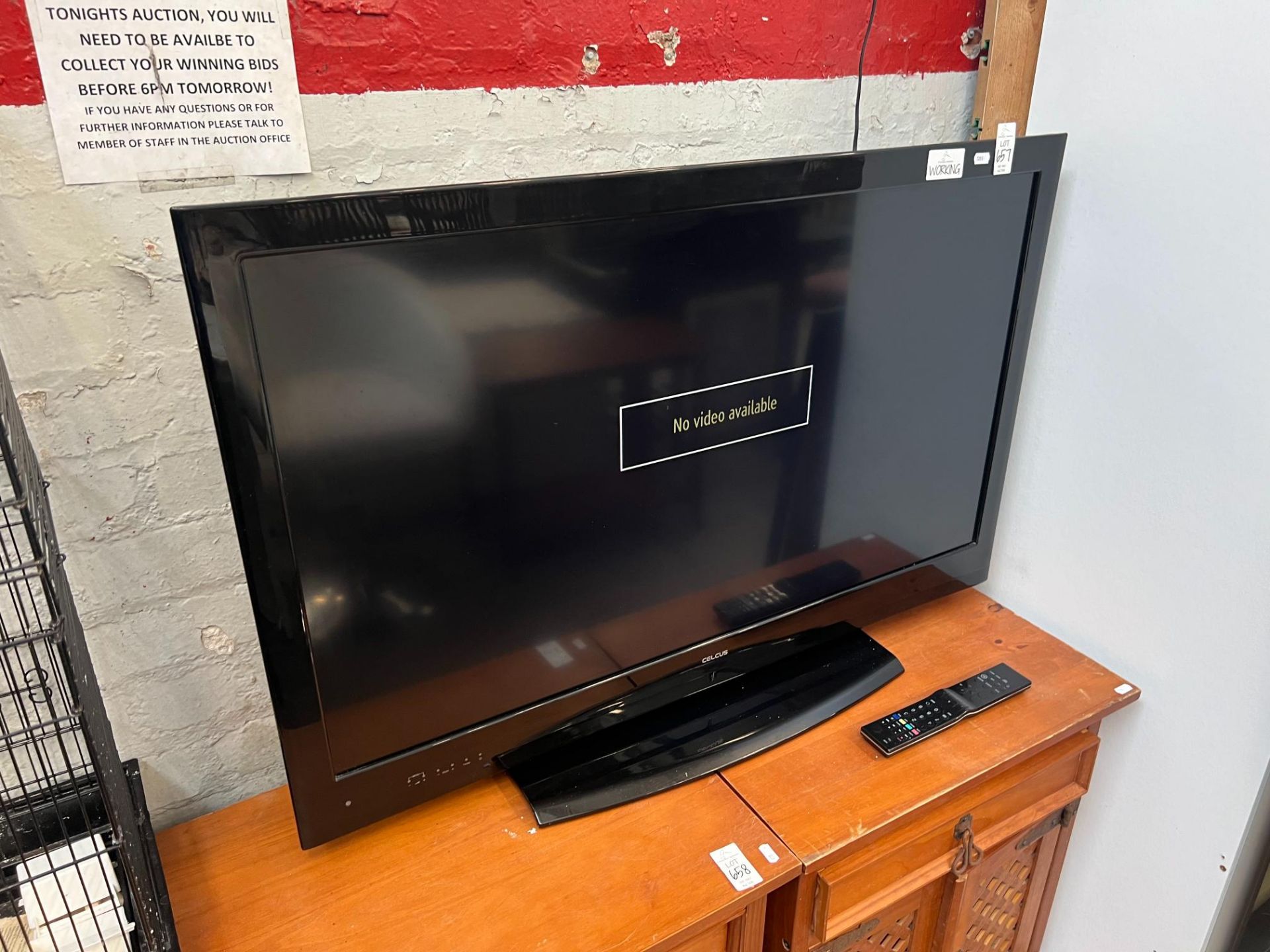 CELCUS 42" FLATSCREEN TV WITH REMOTE (WORKING)