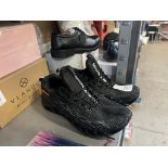 PAIR OF BLACK FABRIC TRAINERS (NEW)