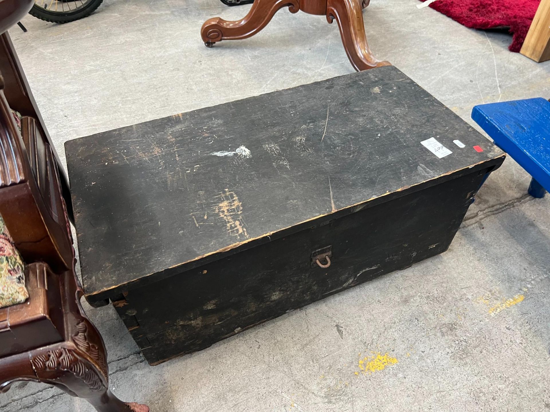 VINTAGE WOODEN CHEST