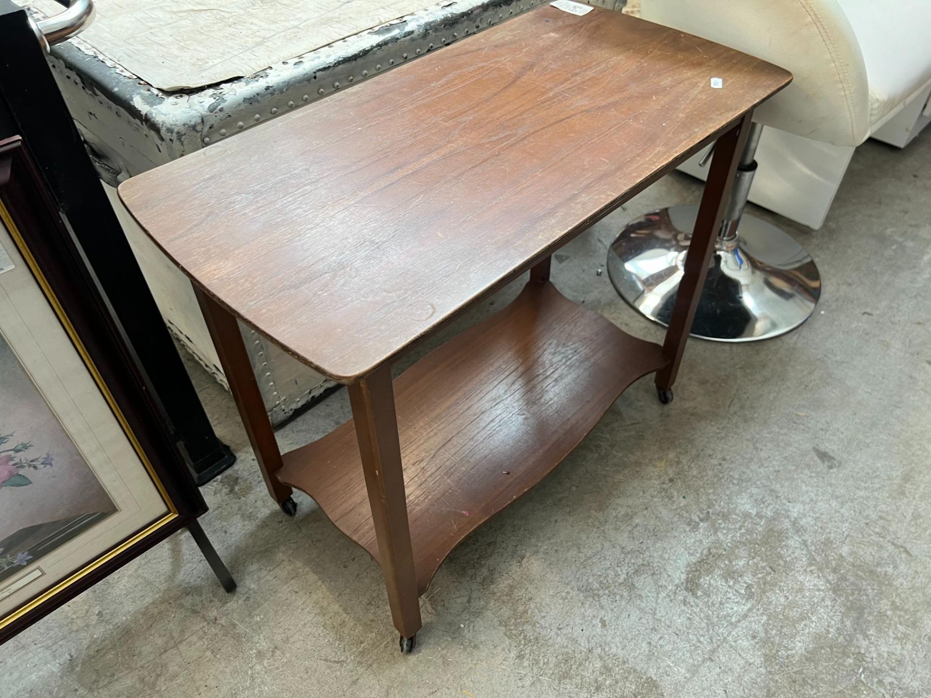 WOODEN 2-TIER TABLE ON WHEELS